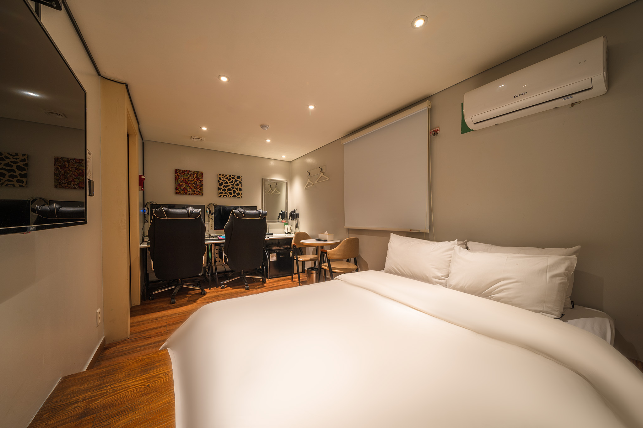 room detail thumbnail 0