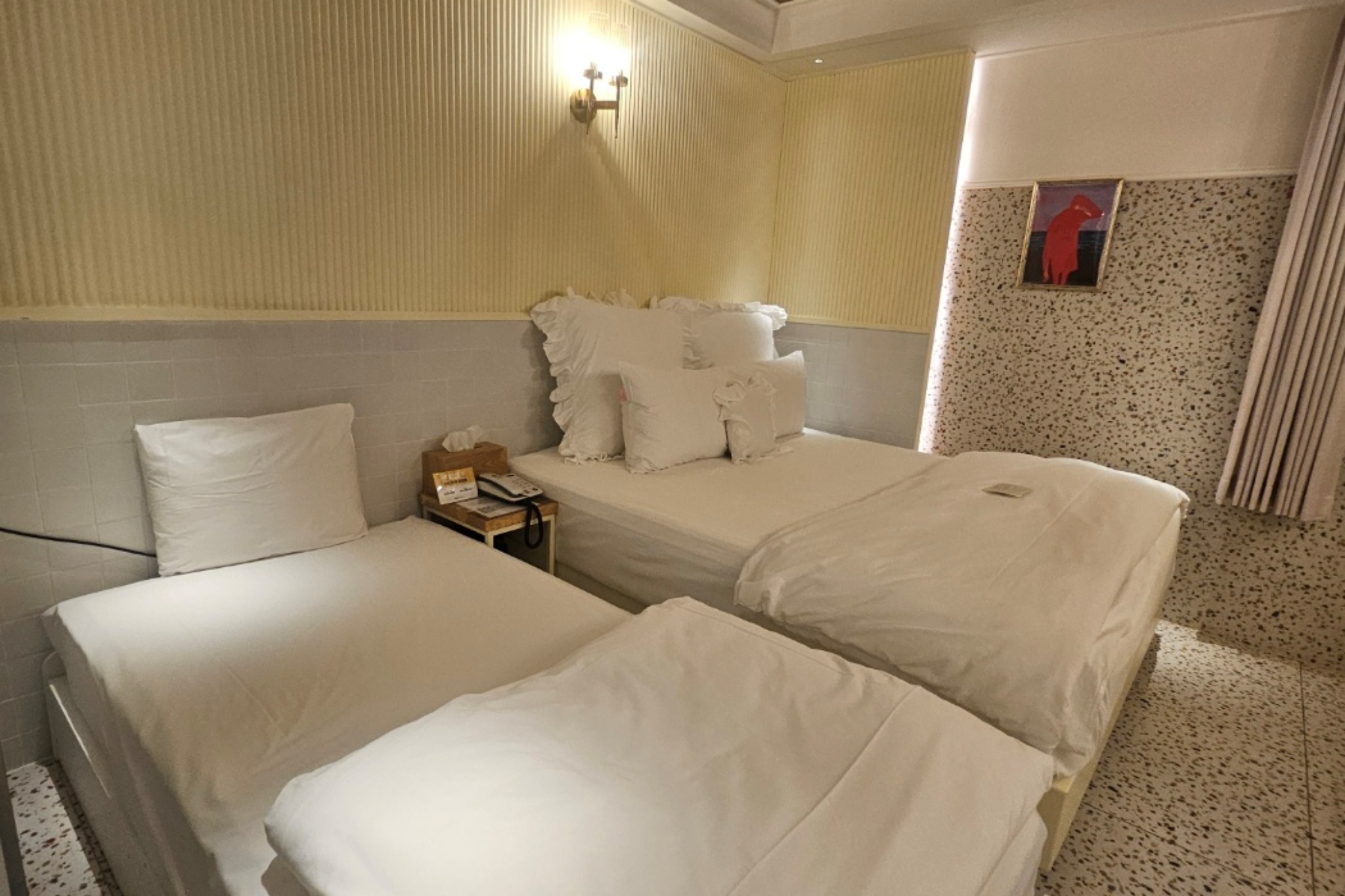 room detail thumbnail 2