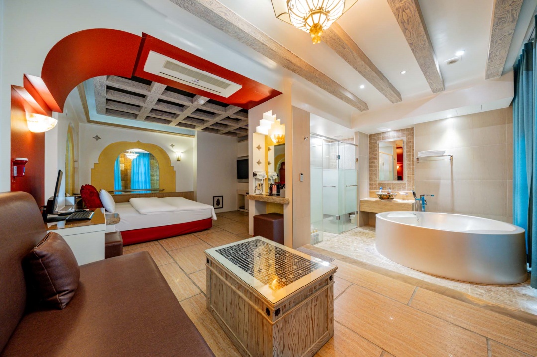 room detail thumbnail 2