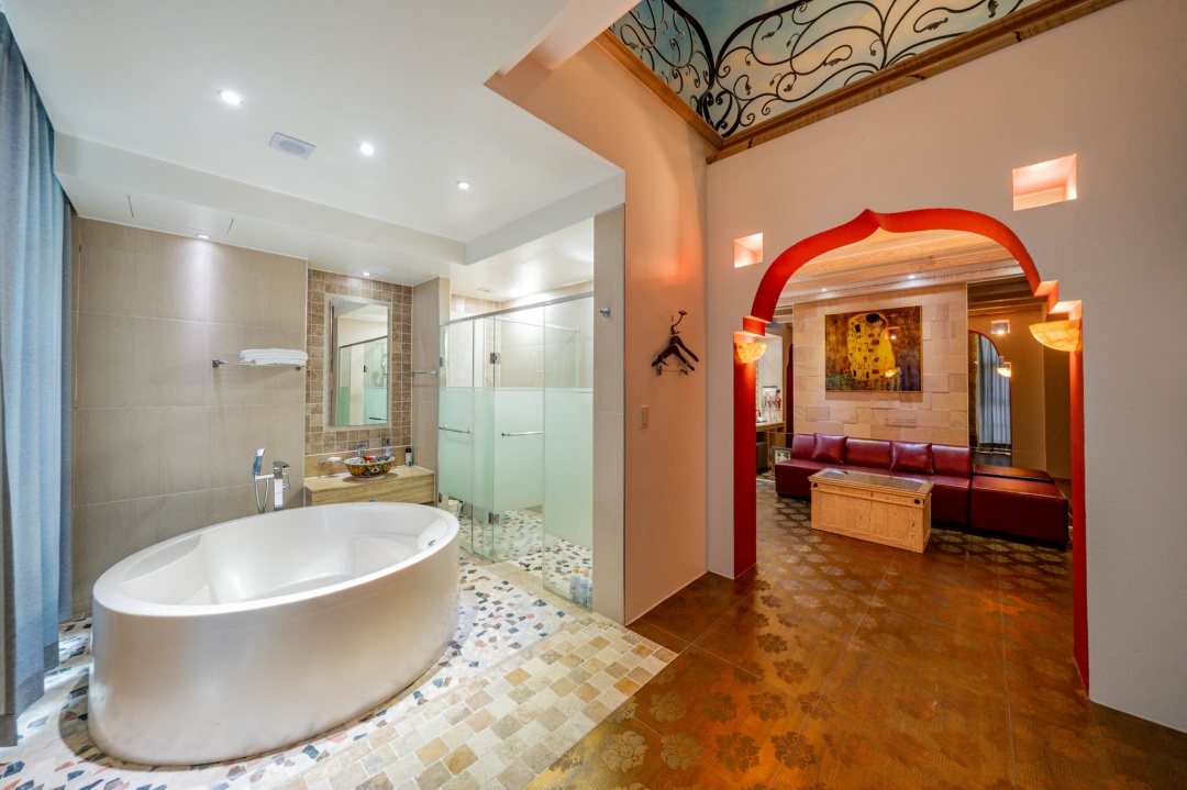 room detail thumbnail 2