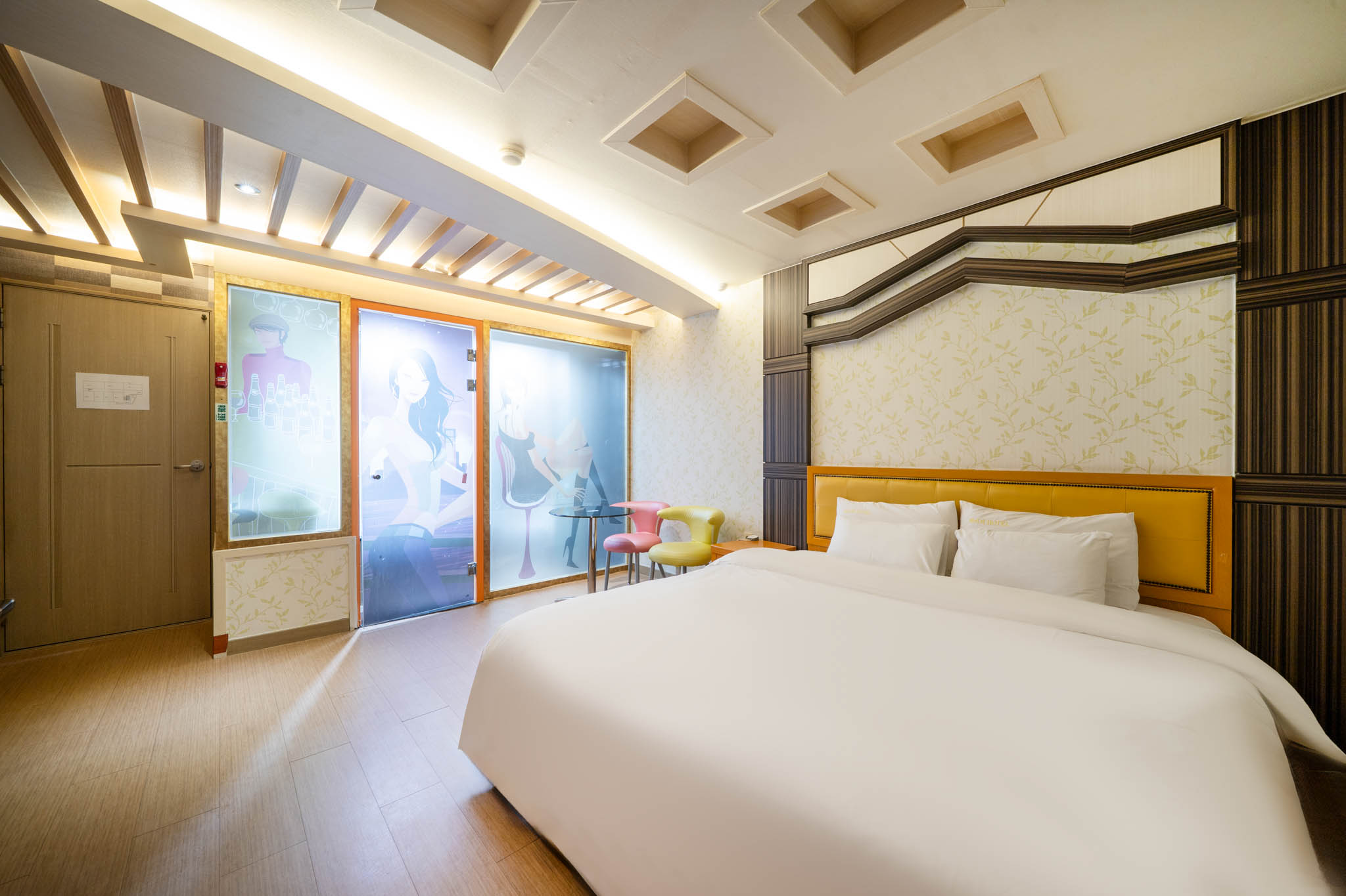 room detail thumbnail 1