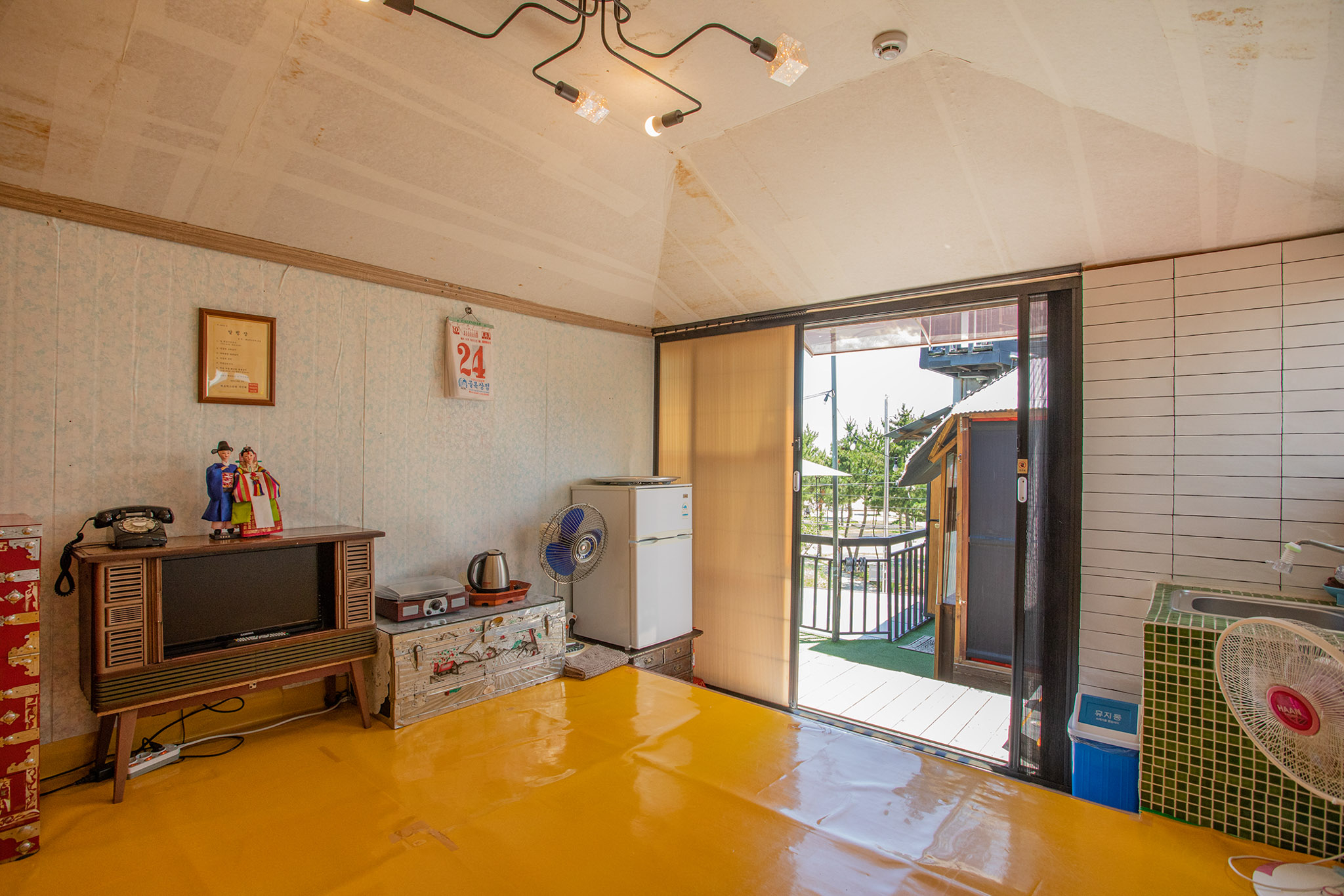 room detail thumbnail 2