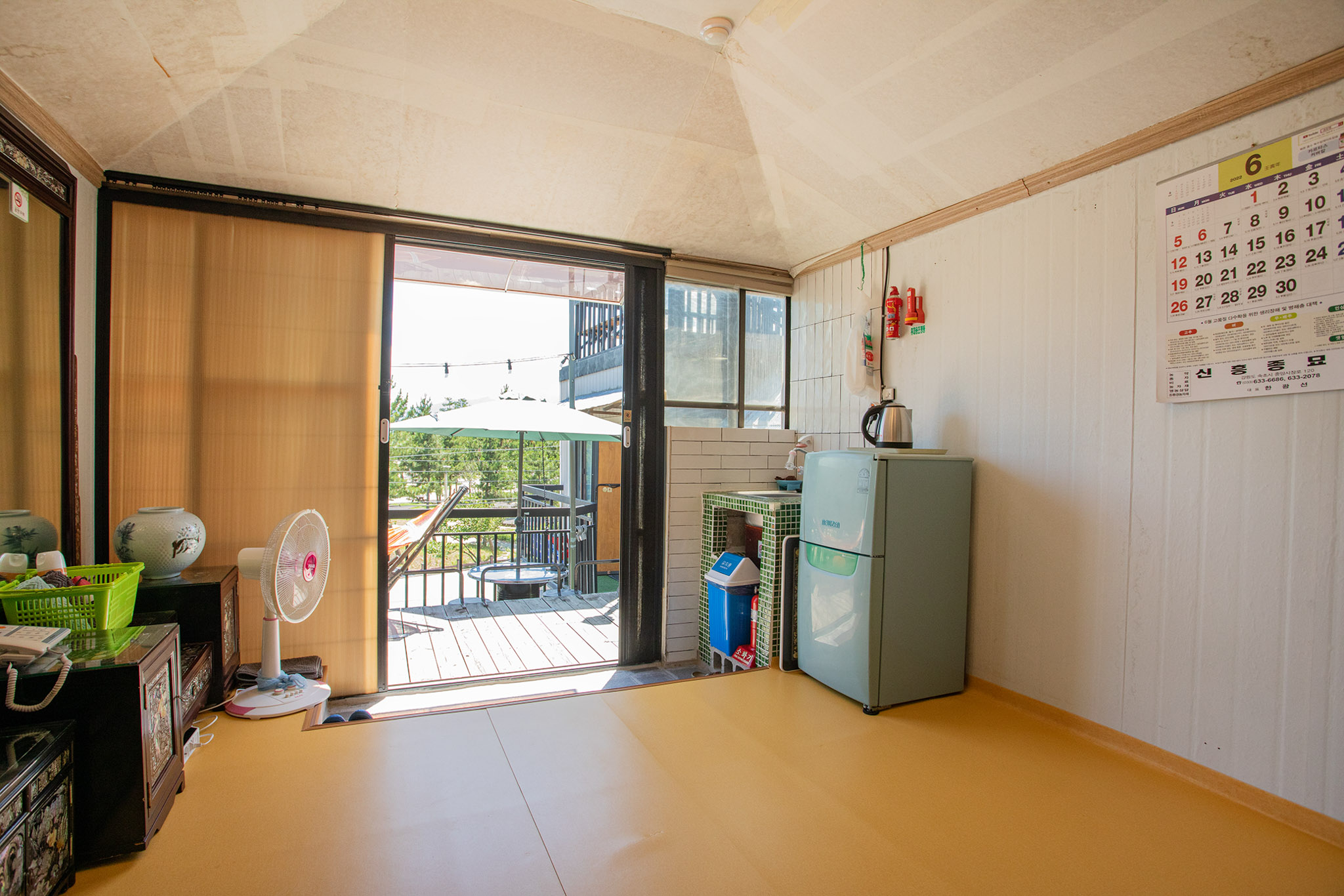 room detail thumbnail 2