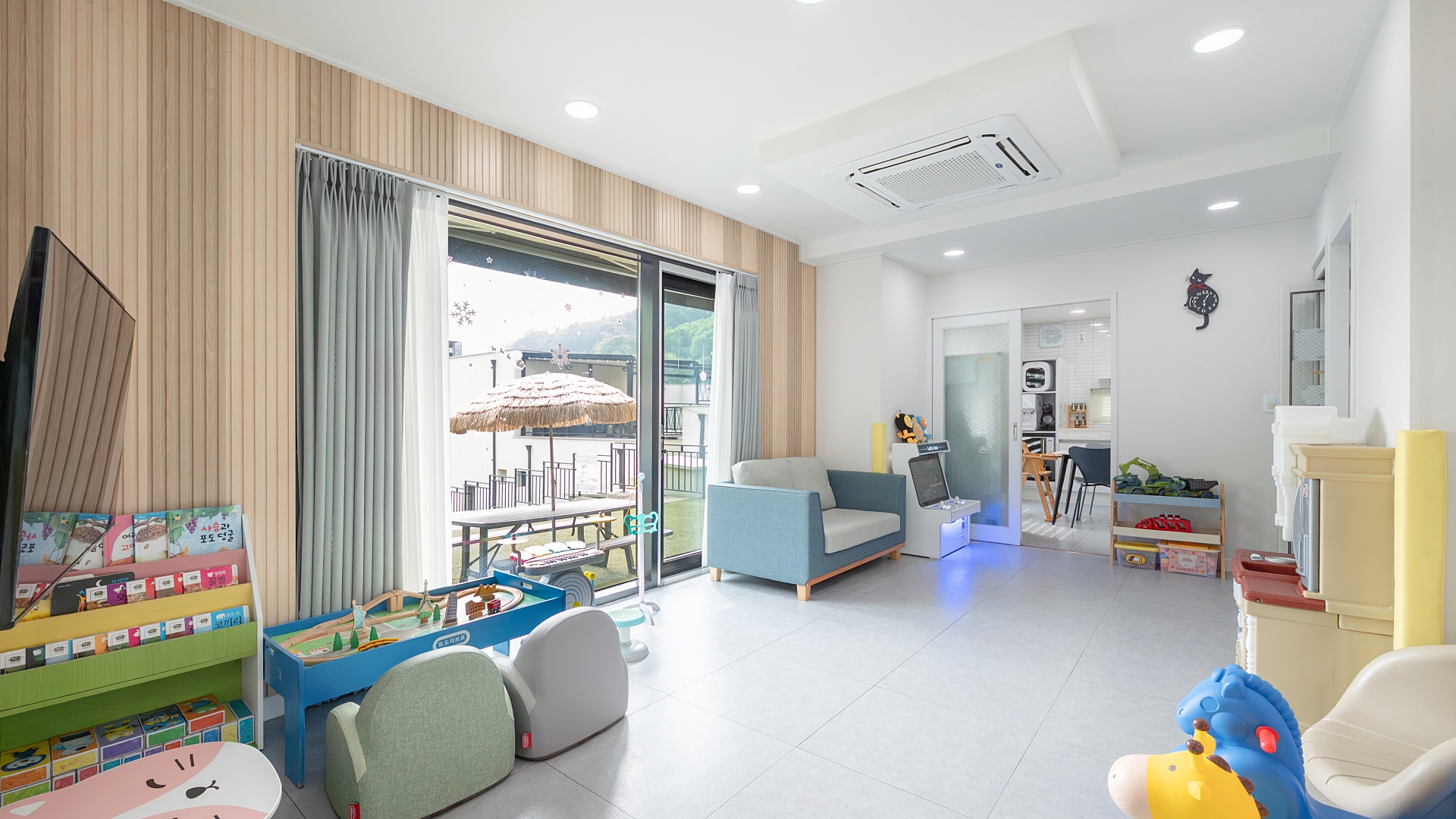 room detail thumbnail 0