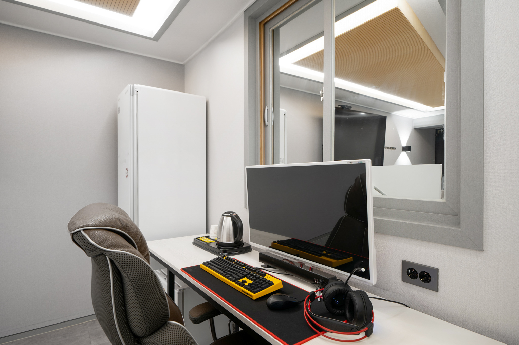 room detail thumbnail 2