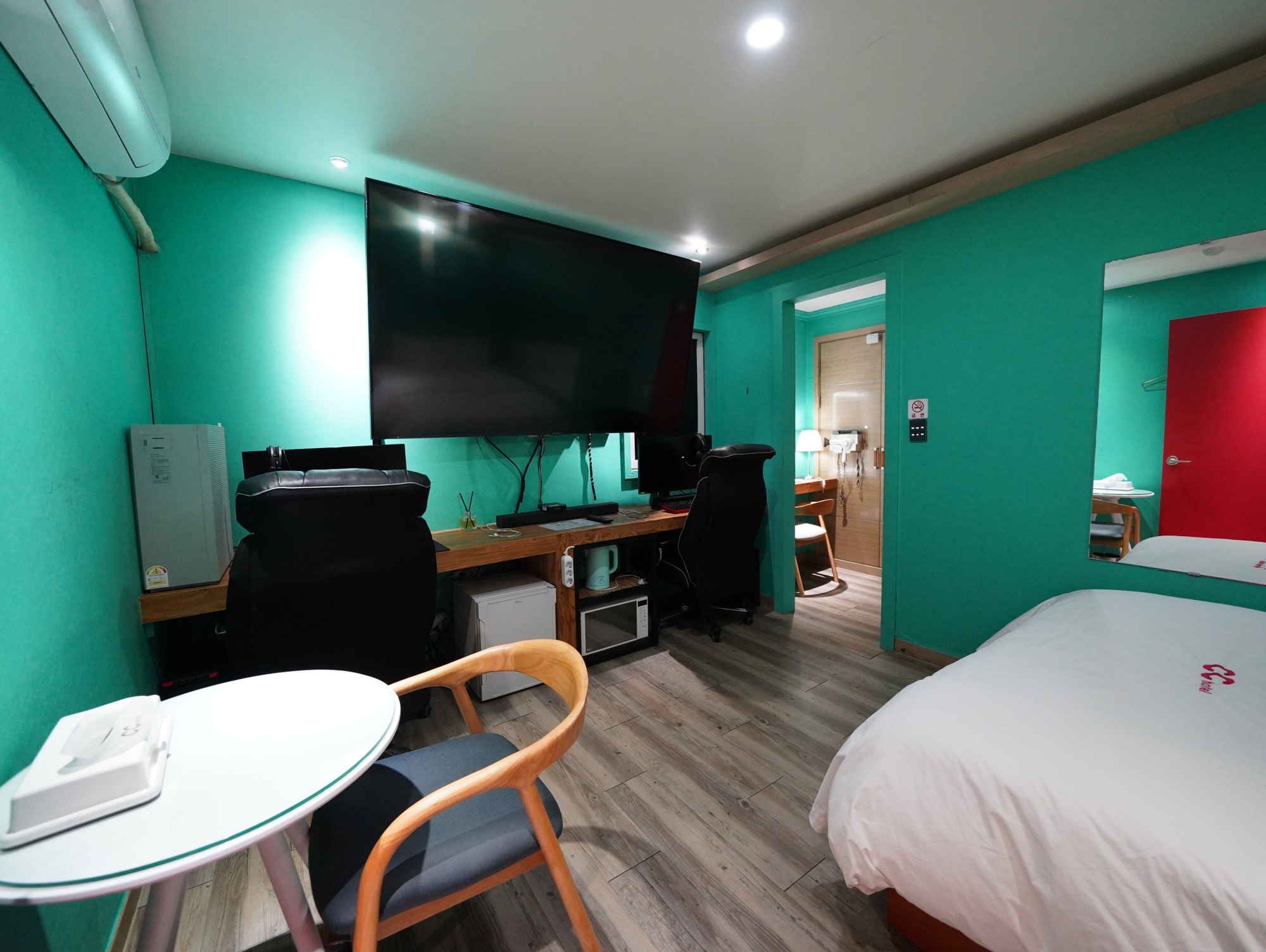 room detail thumbnail 0