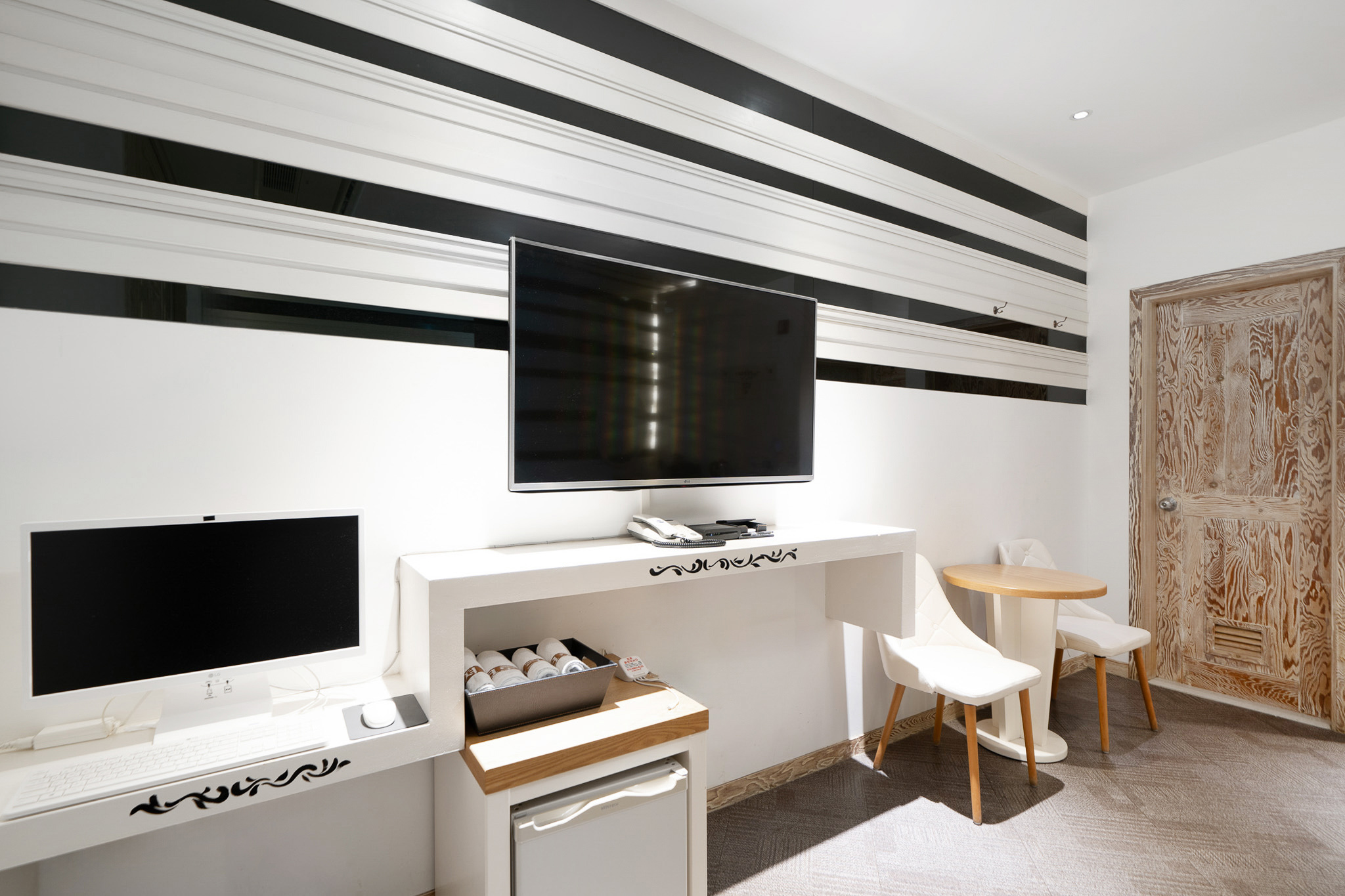 room detail thumbnail 2