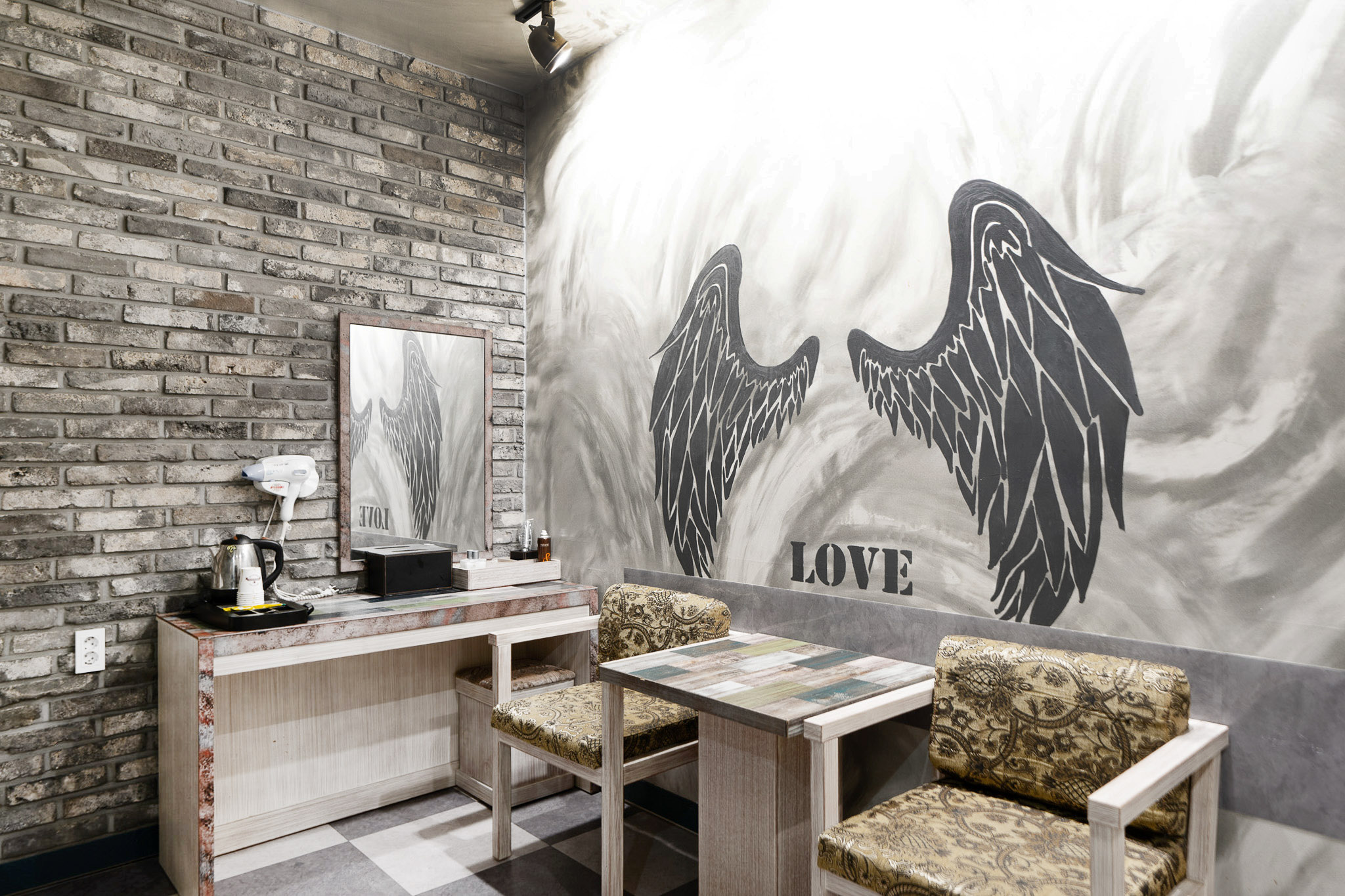 room detail thumbnail 2