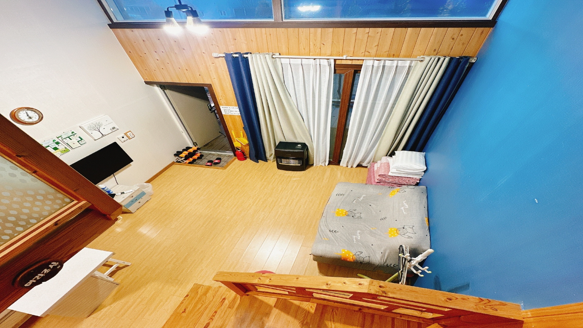 room detail thumbnail 2