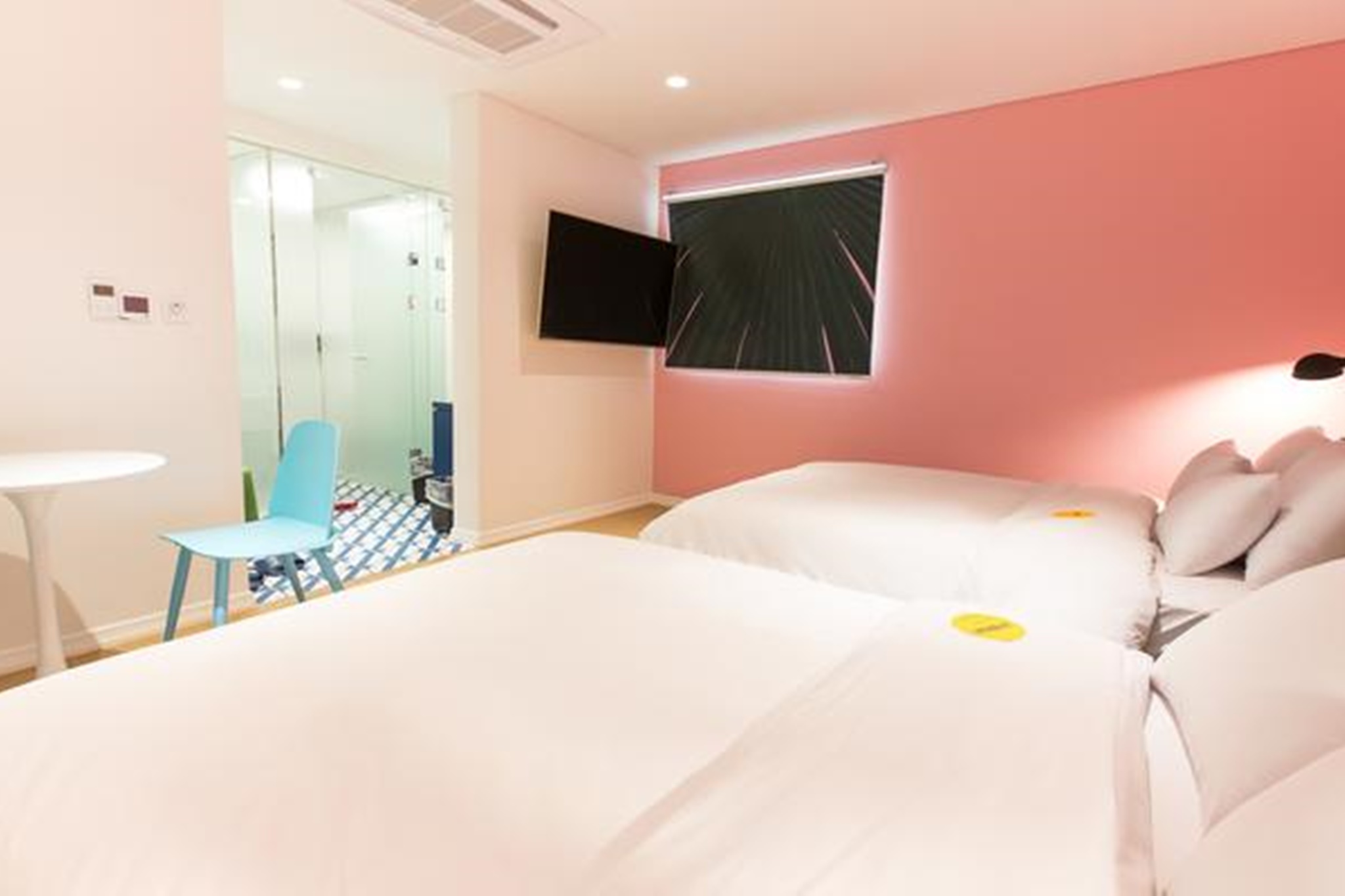 room detail thumbnail 1