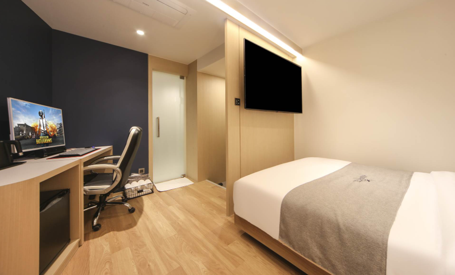 room detail thumbnail 1