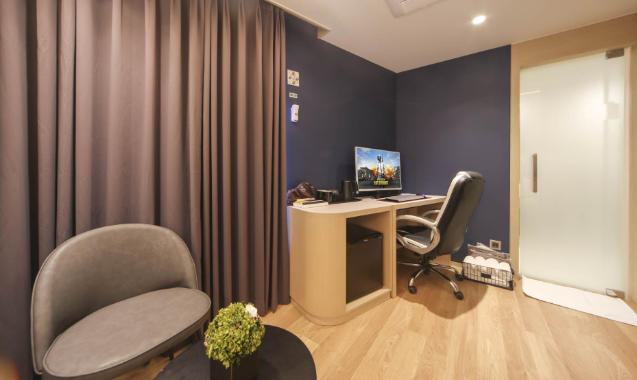 room detail thumbnail 2