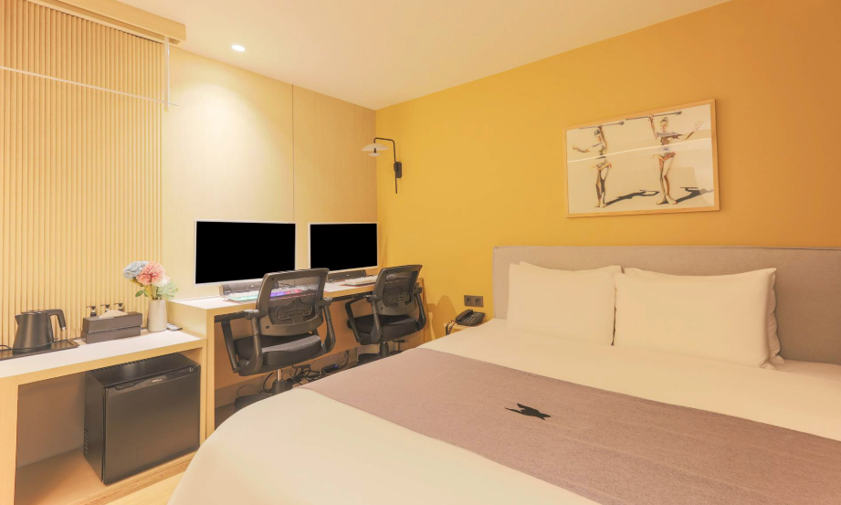 room detail thumbnail 1