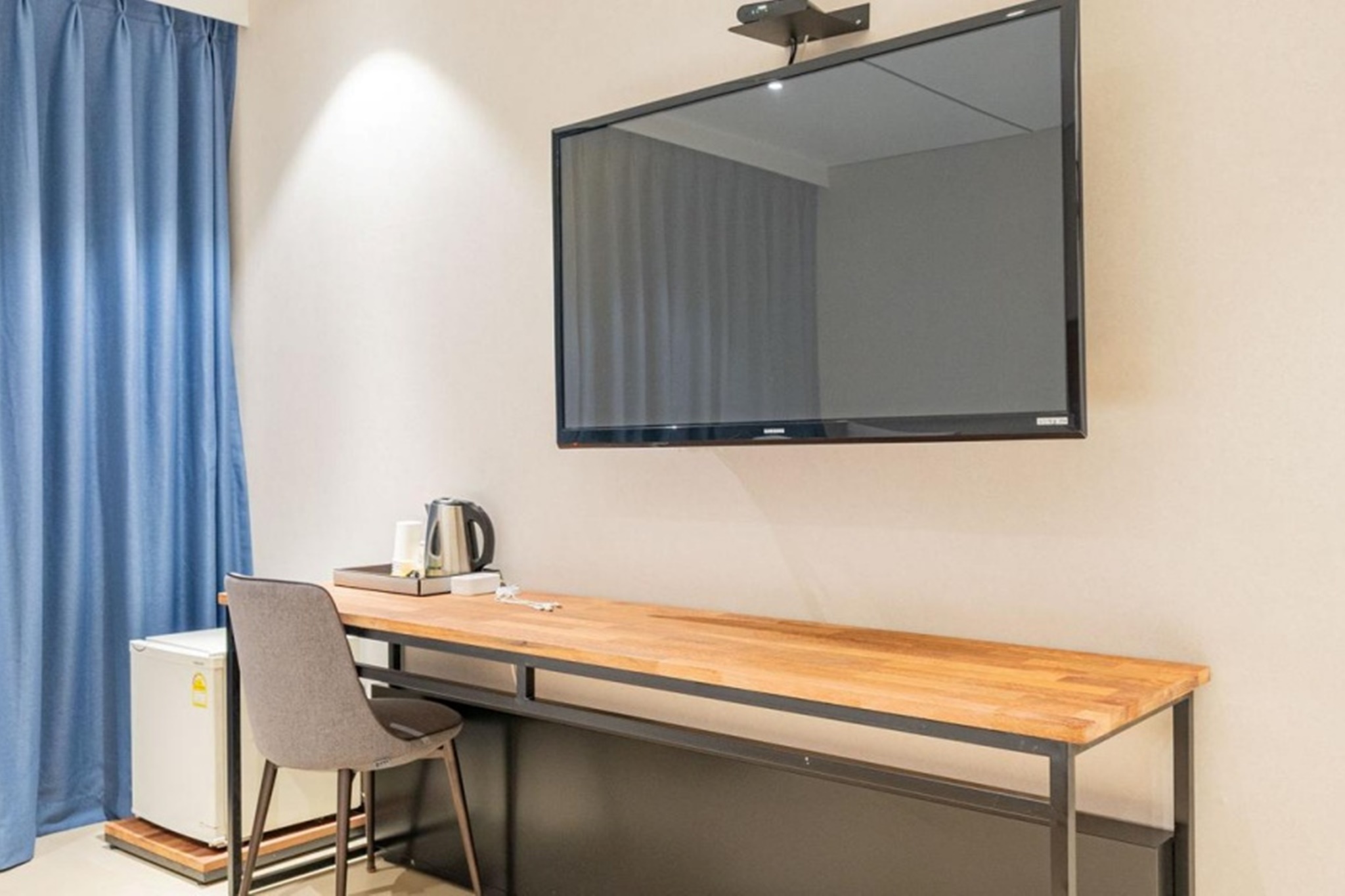 room detail thumbnail 2