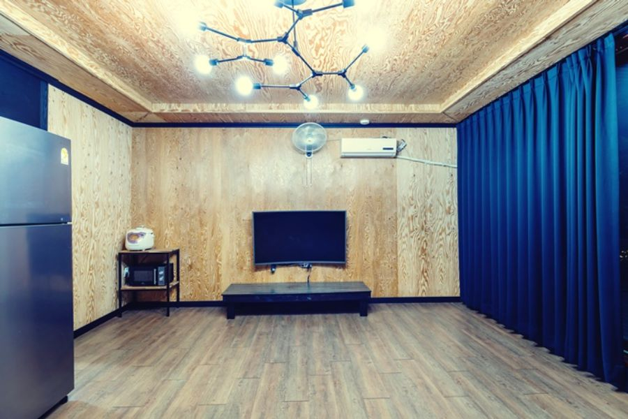 room detail thumbnail 1