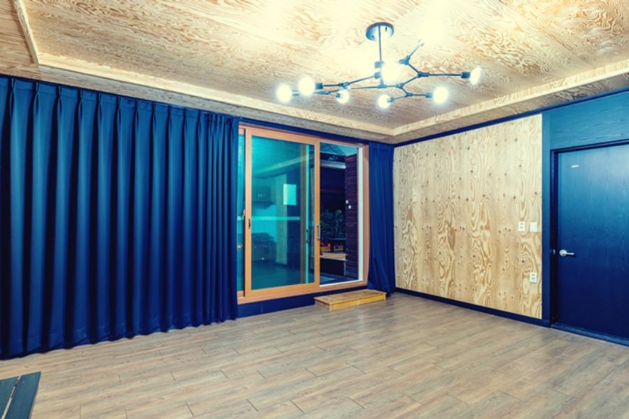 room detail thumbnail 2