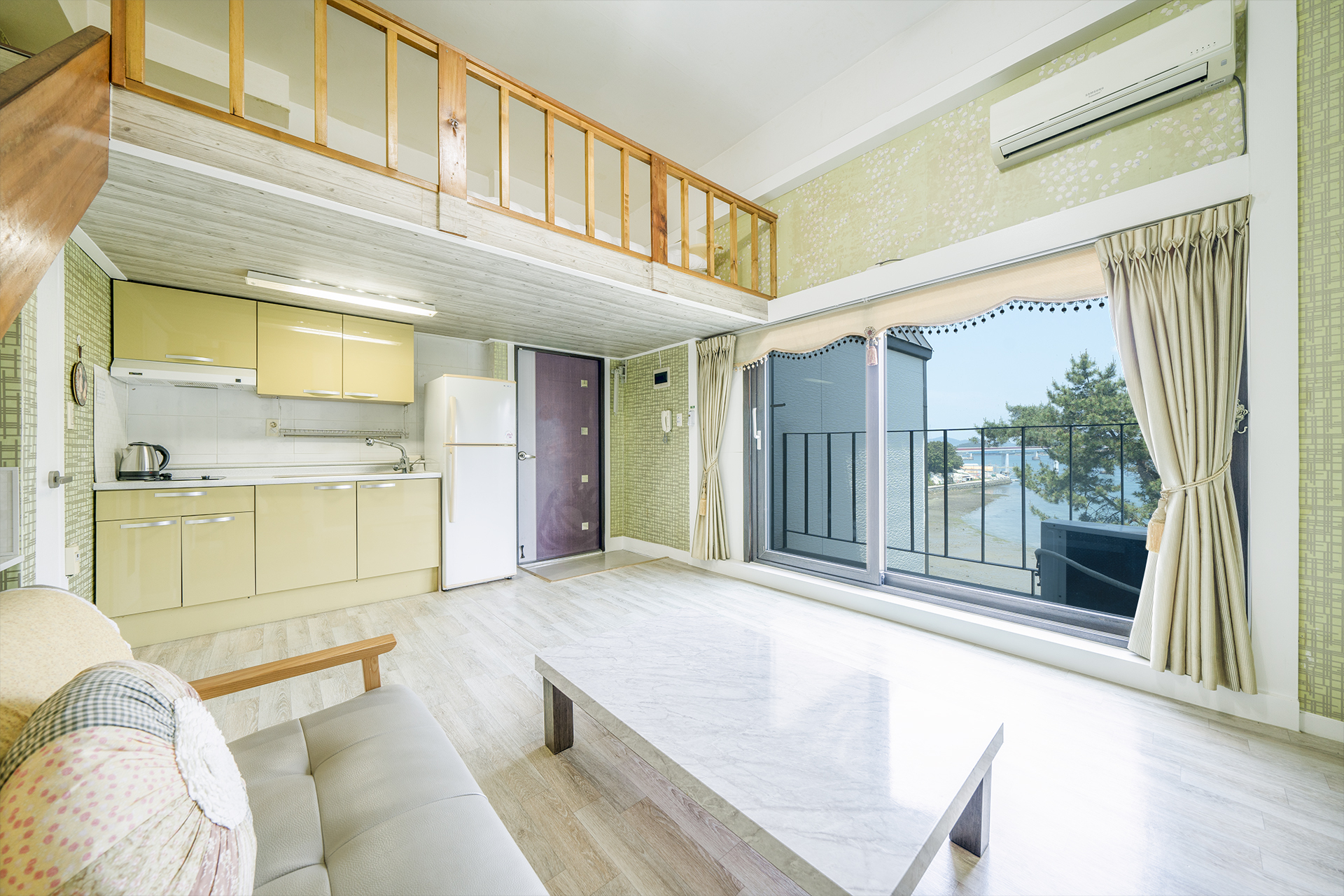 room detail thumbnail 2