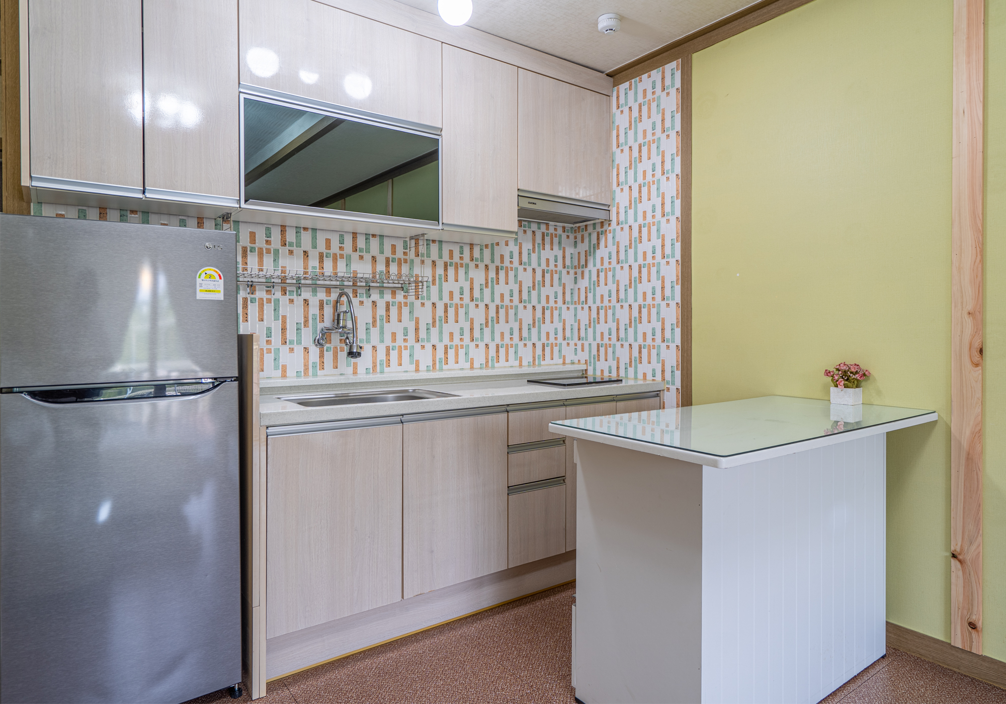 room detail thumbnail 2