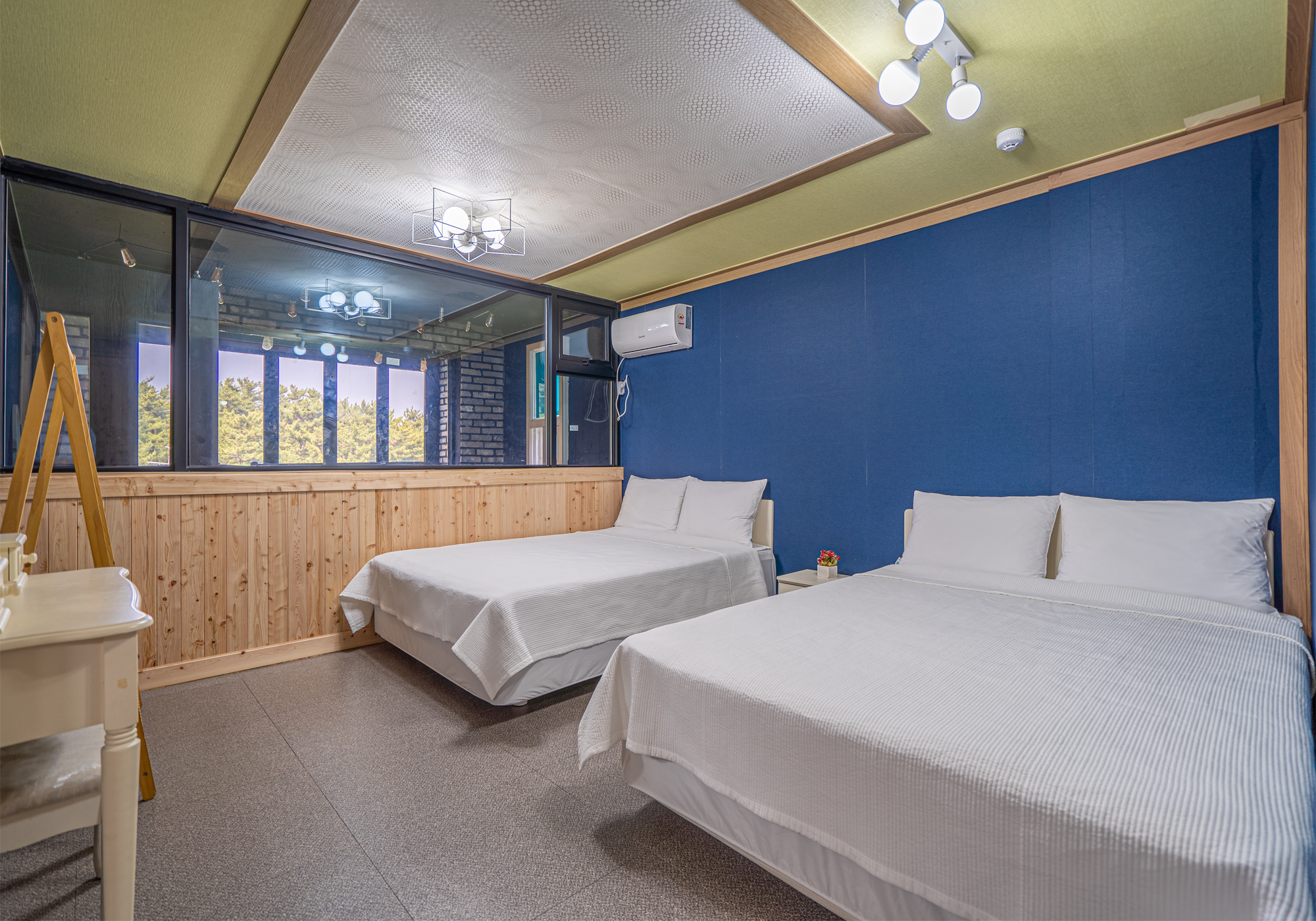 room detail thumbnail 2