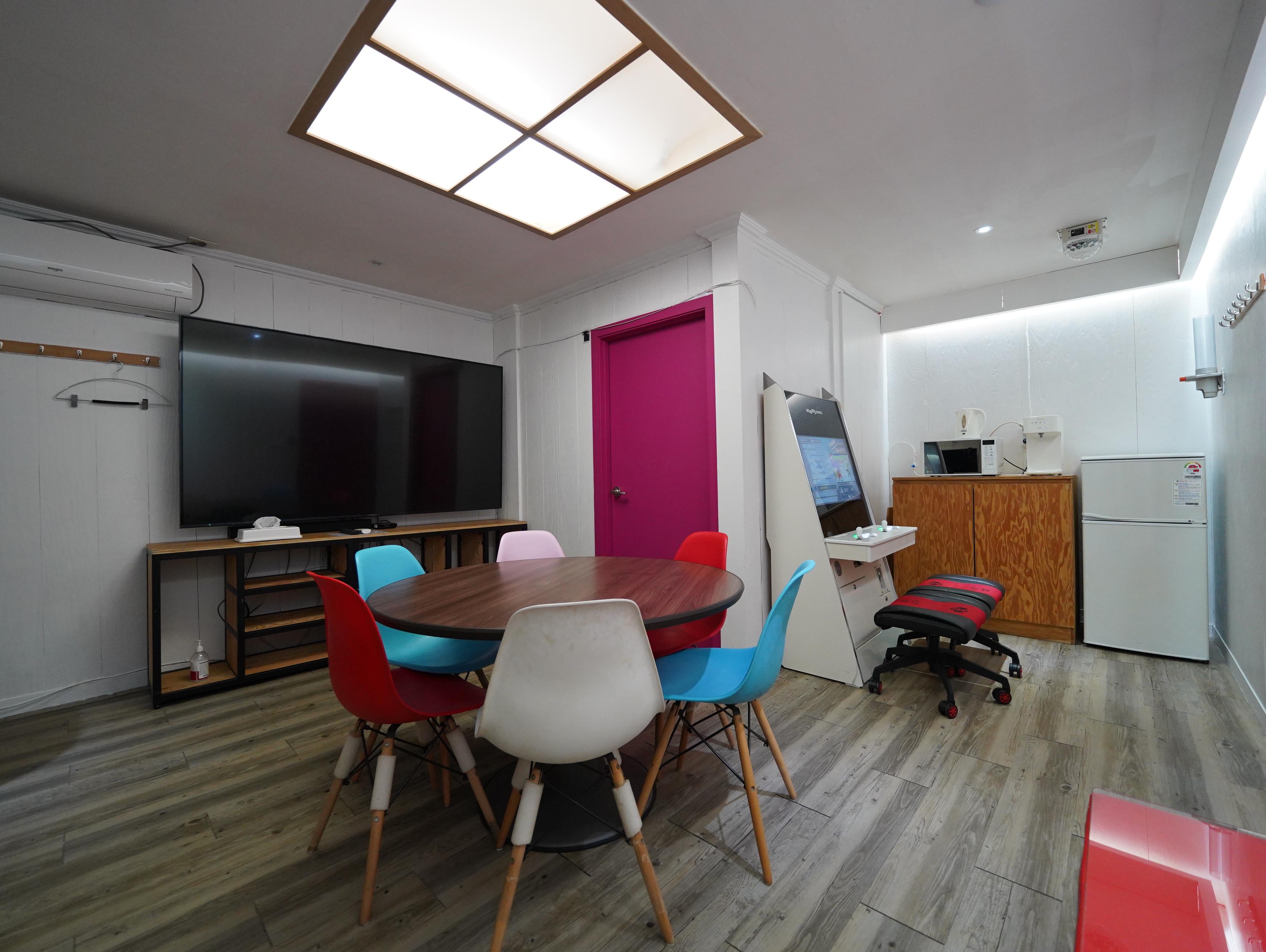 room detail thumbnail 1
