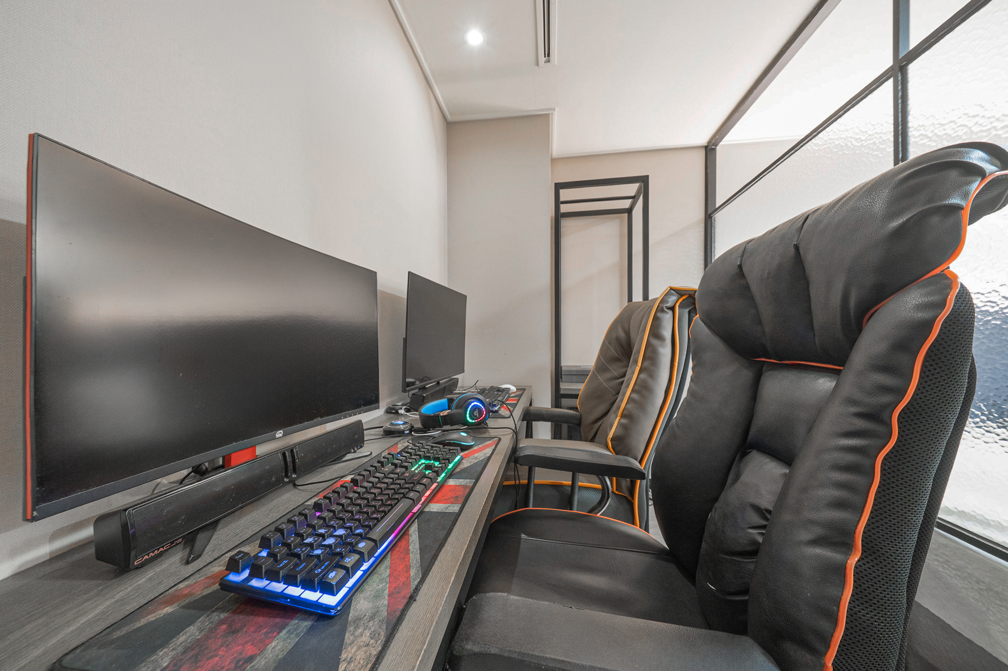 room detail thumbnail 2