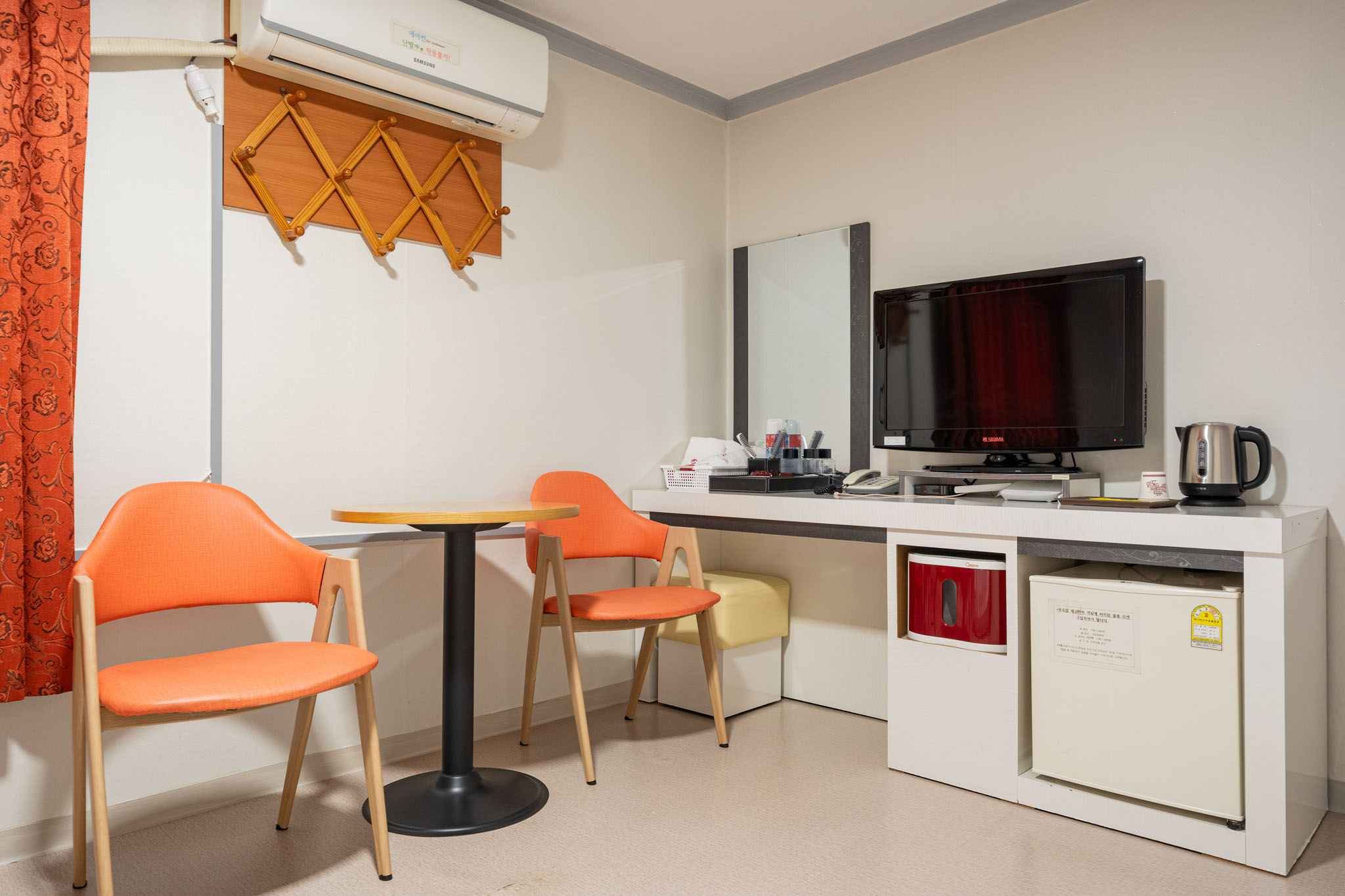 room detail thumbnail 2