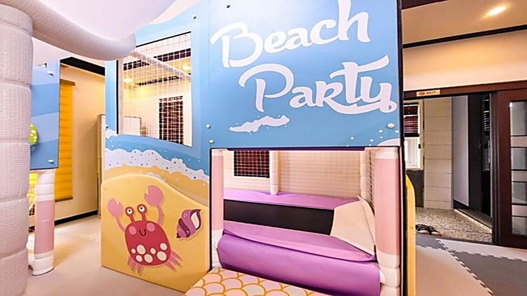 room detail thumbnail 2