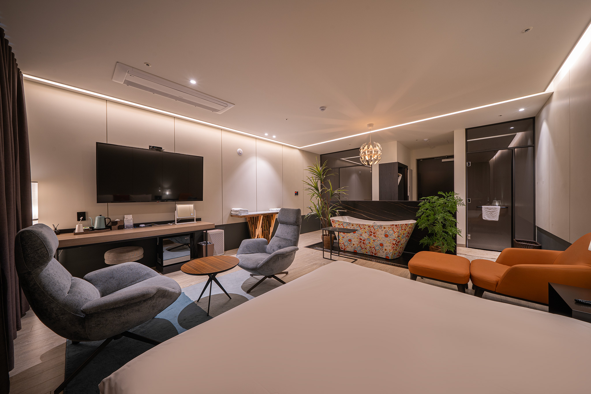 room detail thumbnail 2