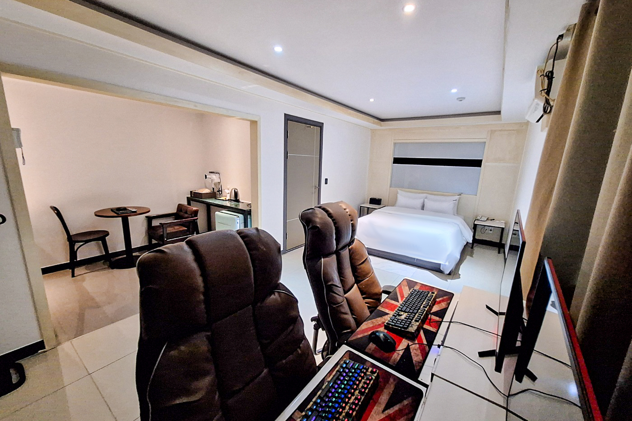 room detail thumbnail 0