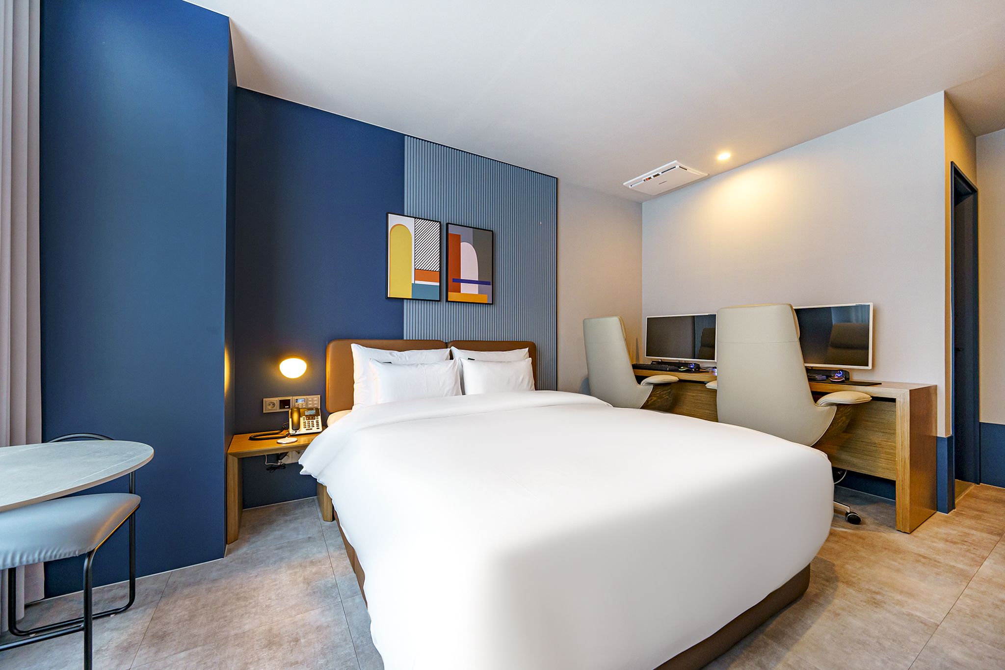 room detail thumbnail 0