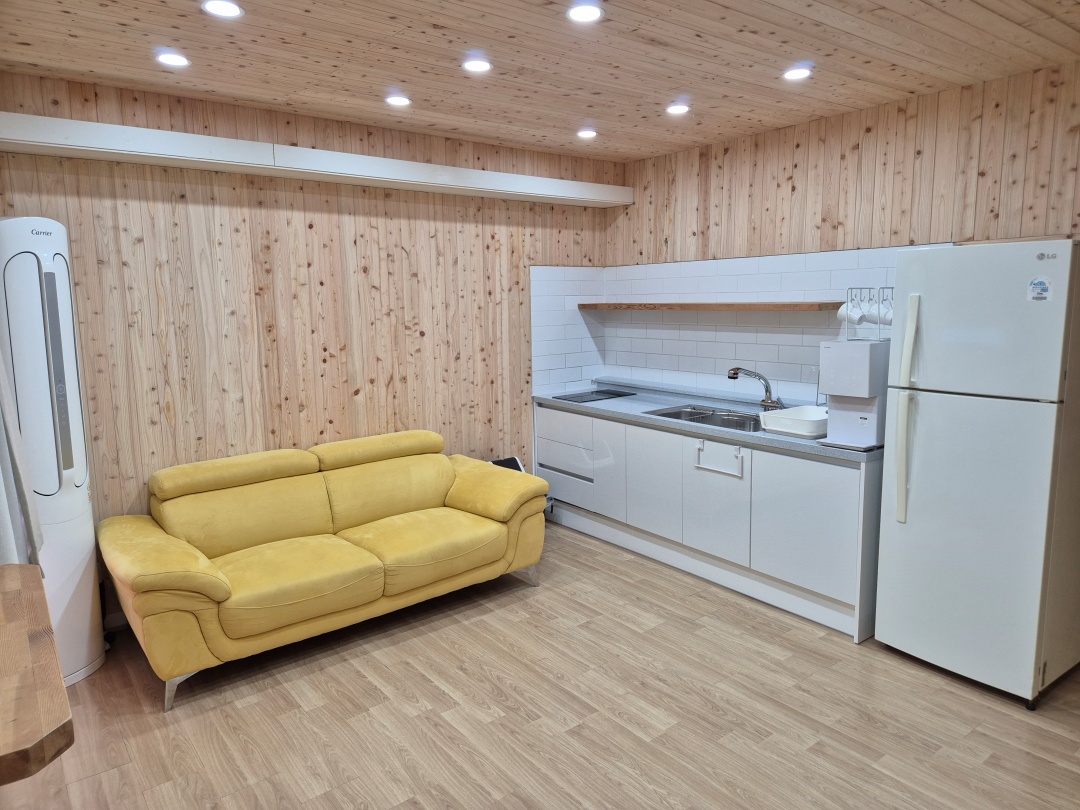 https://yaimg.yanolja.com/v5/2025/06/30/02/6861f2425ad899.58913509.jpg