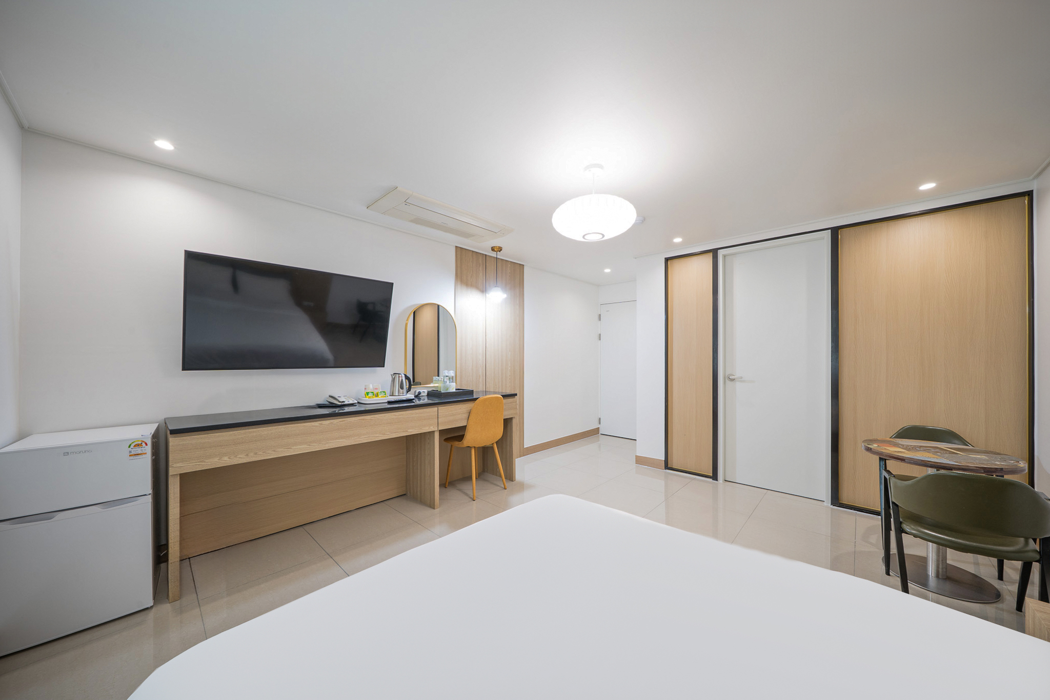 room detail thumbnail 2