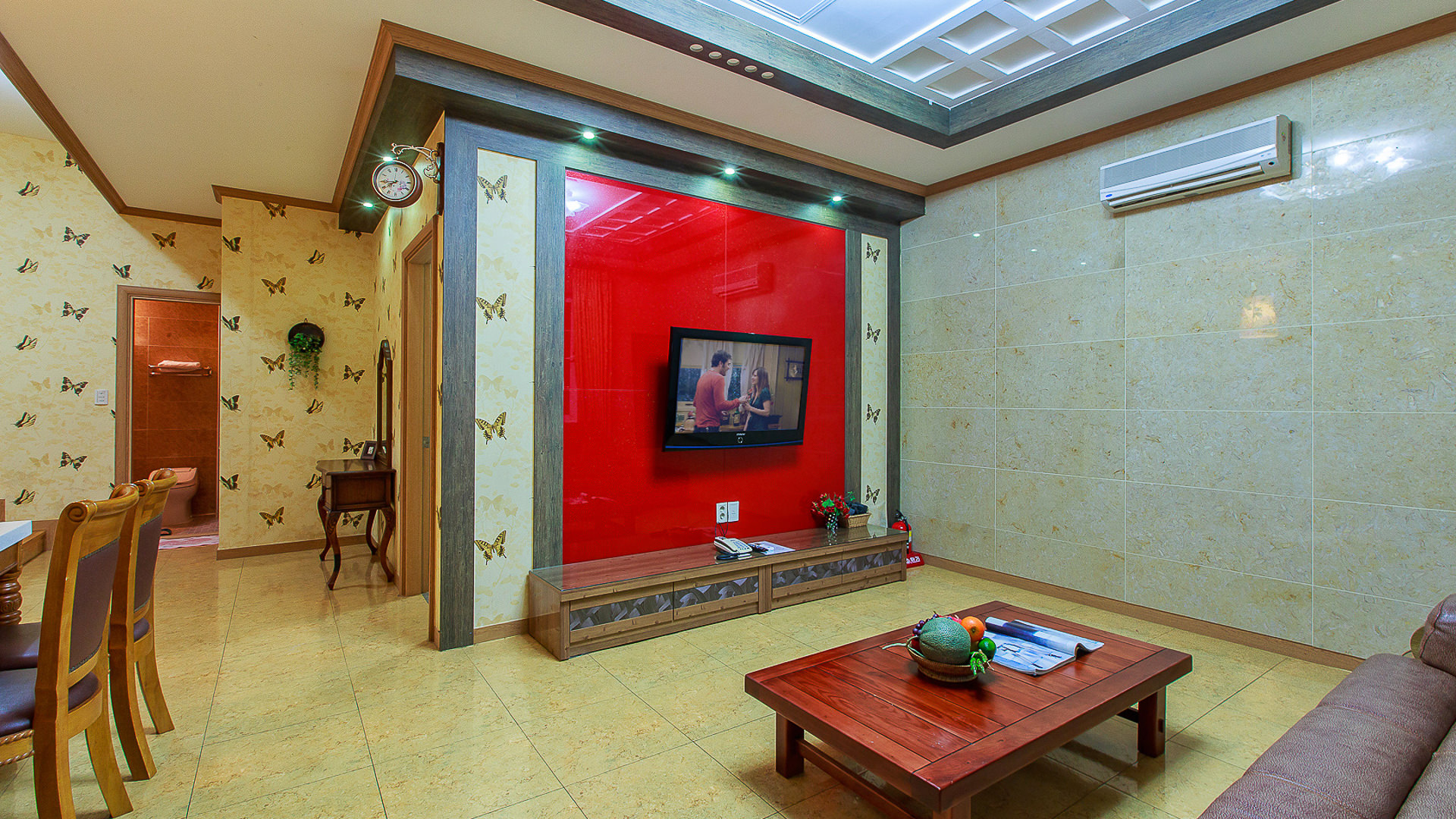 room detail thumbnail 2