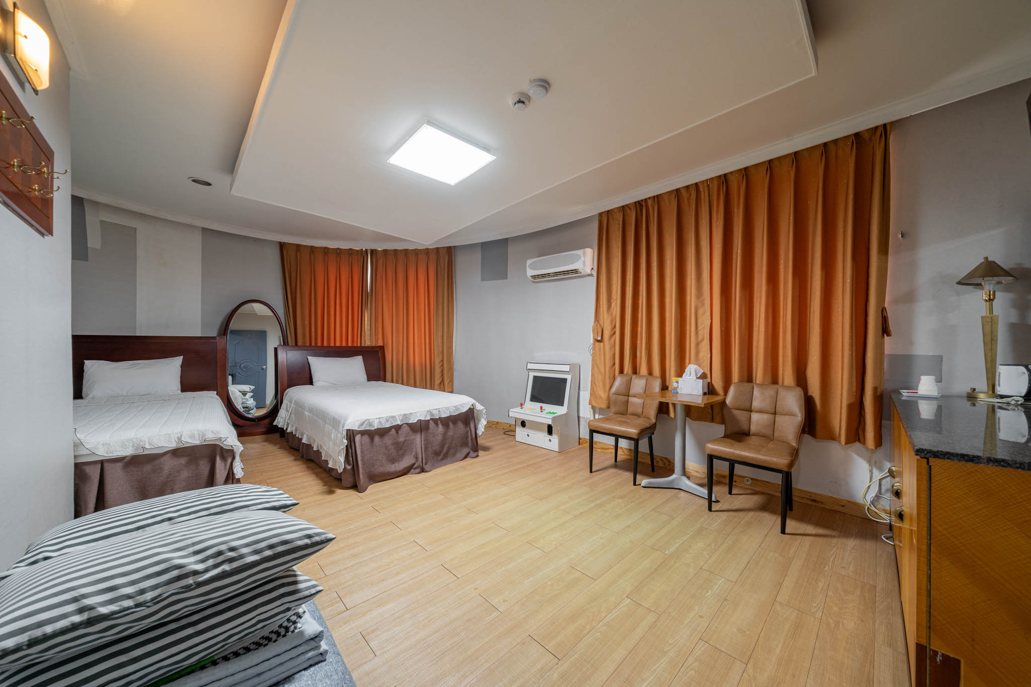 room detail thumbnail 0