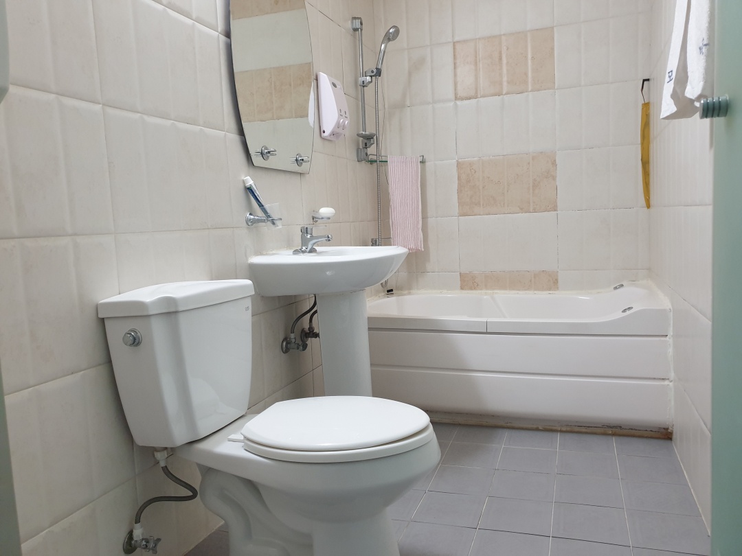 room detail thumbnail 2