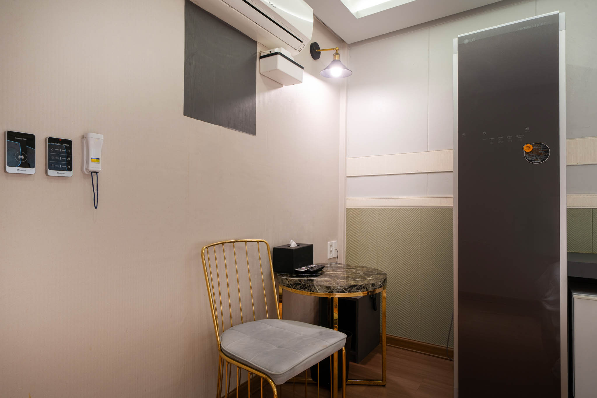room detail thumbnail 2