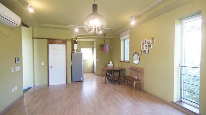 room detail thumbnail 2