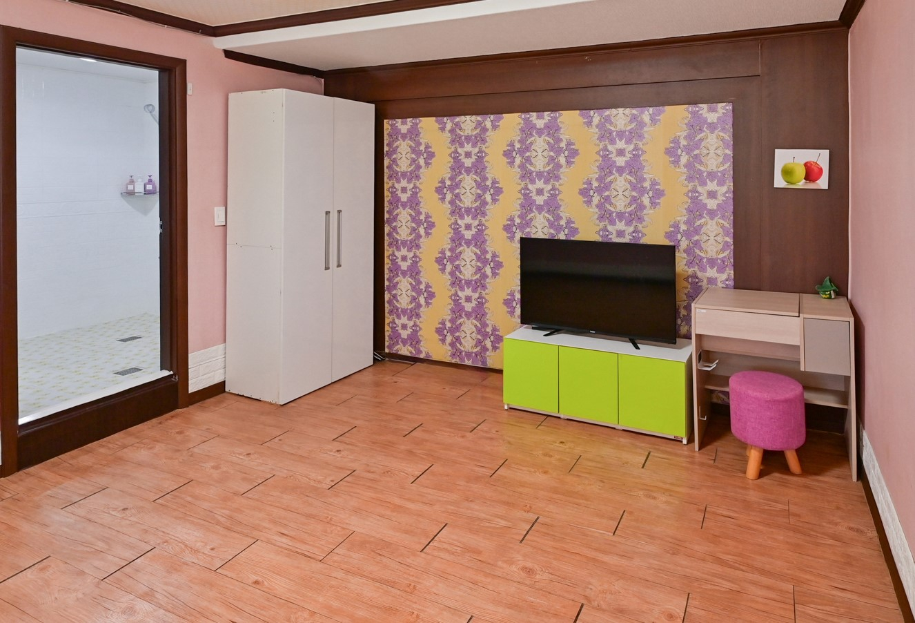 room detail thumbnail 2