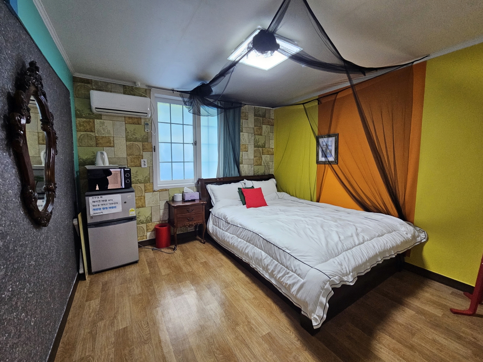 room detail thumbnail 0