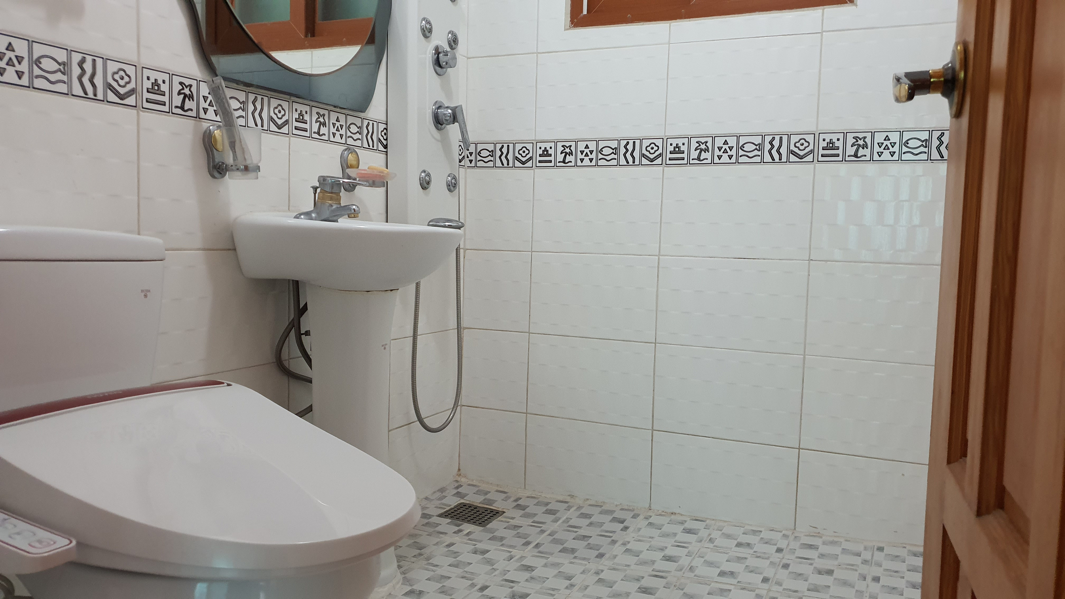 room detail thumbnail 1