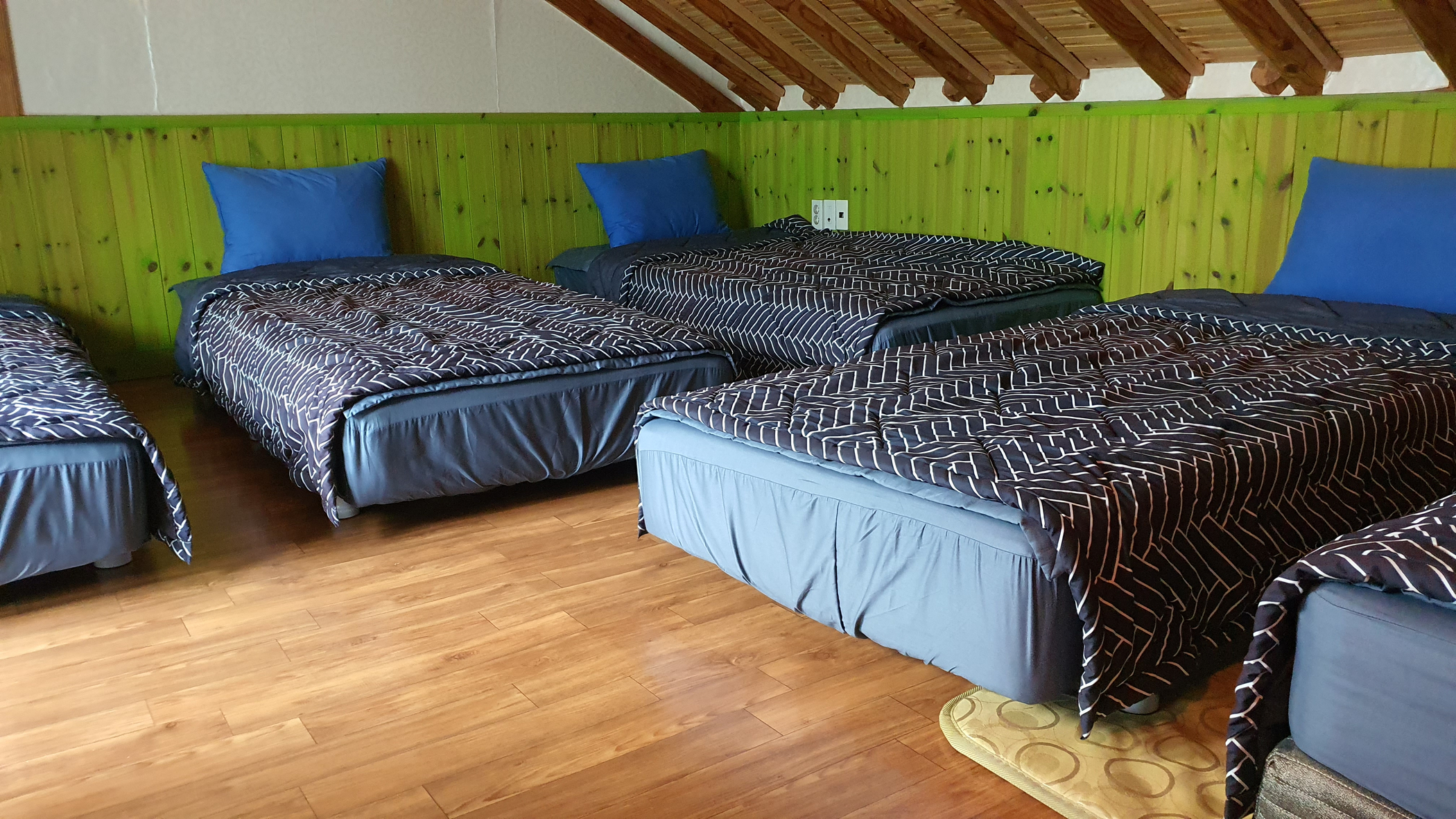 room detail thumbnail 0