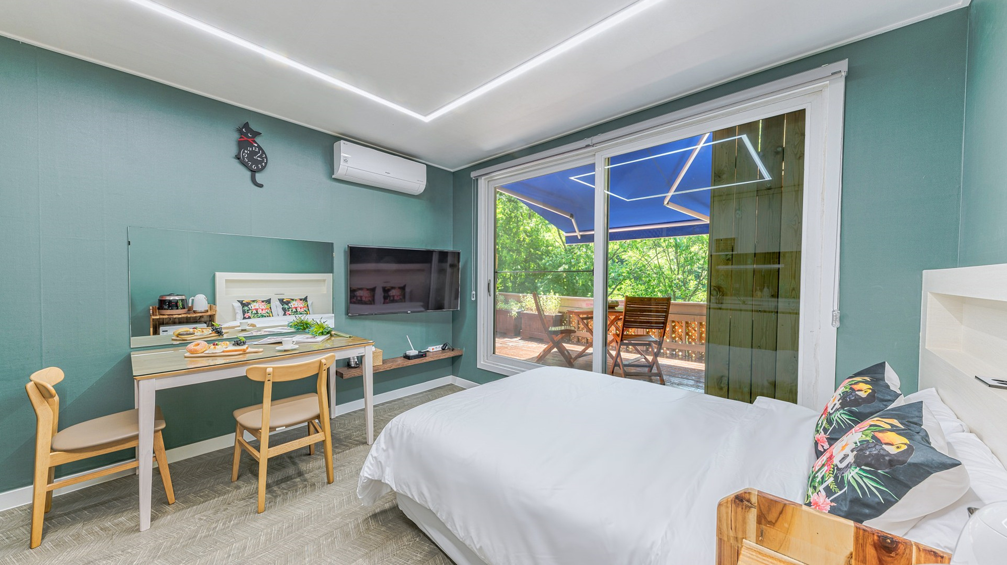 room detail thumbnail 1