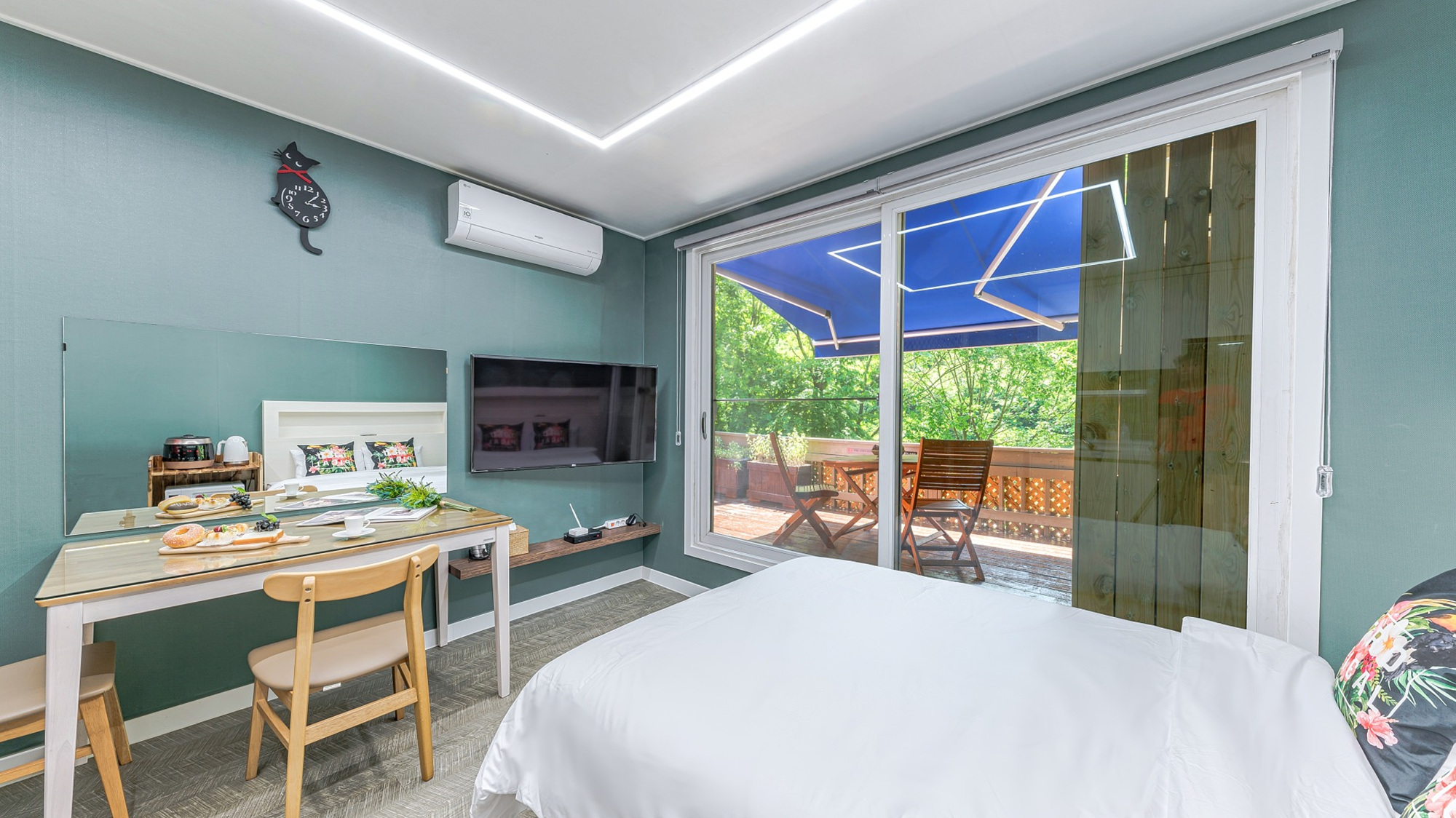 room detail thumbnail 2