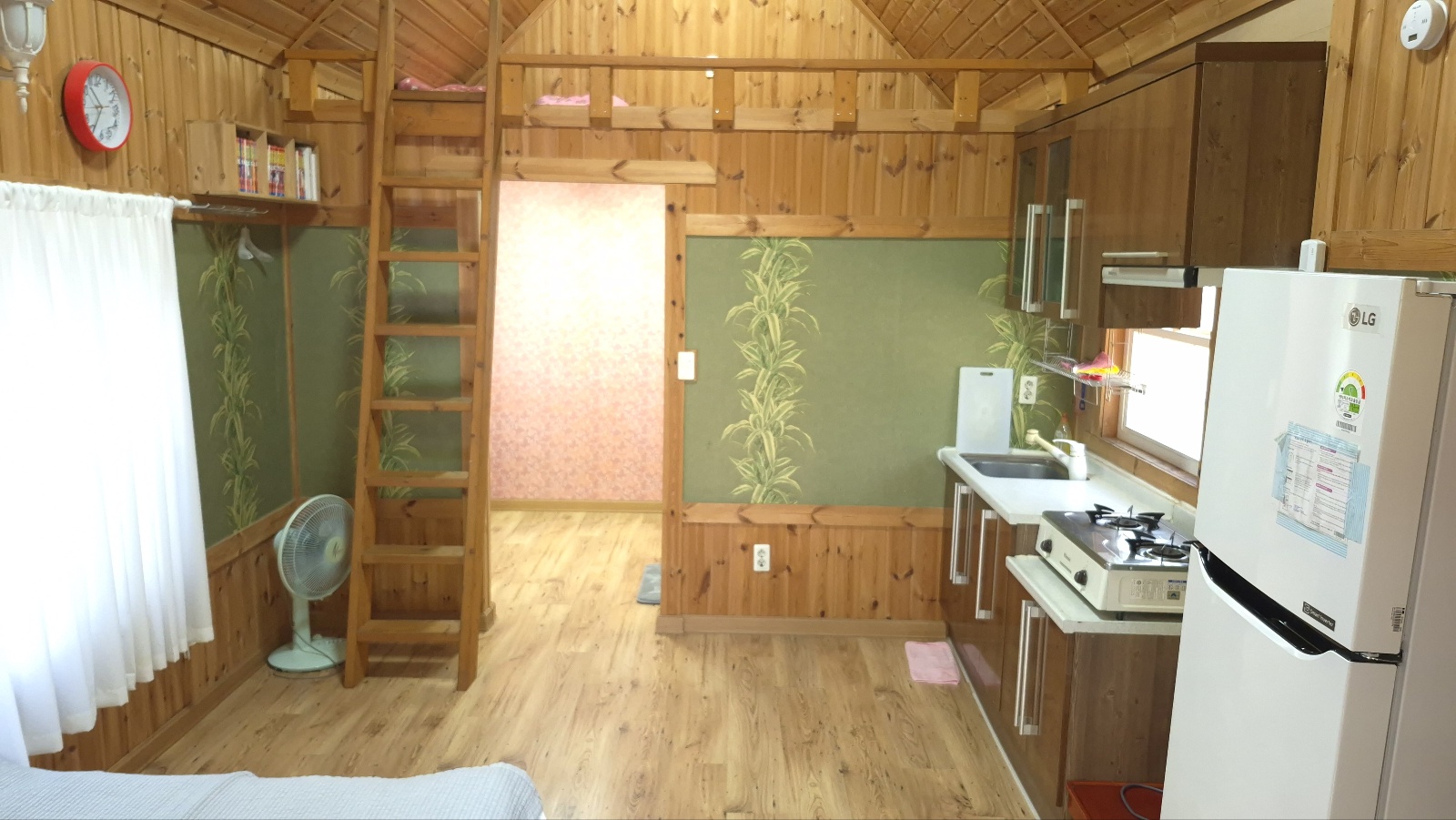 room detail thumbnail 0