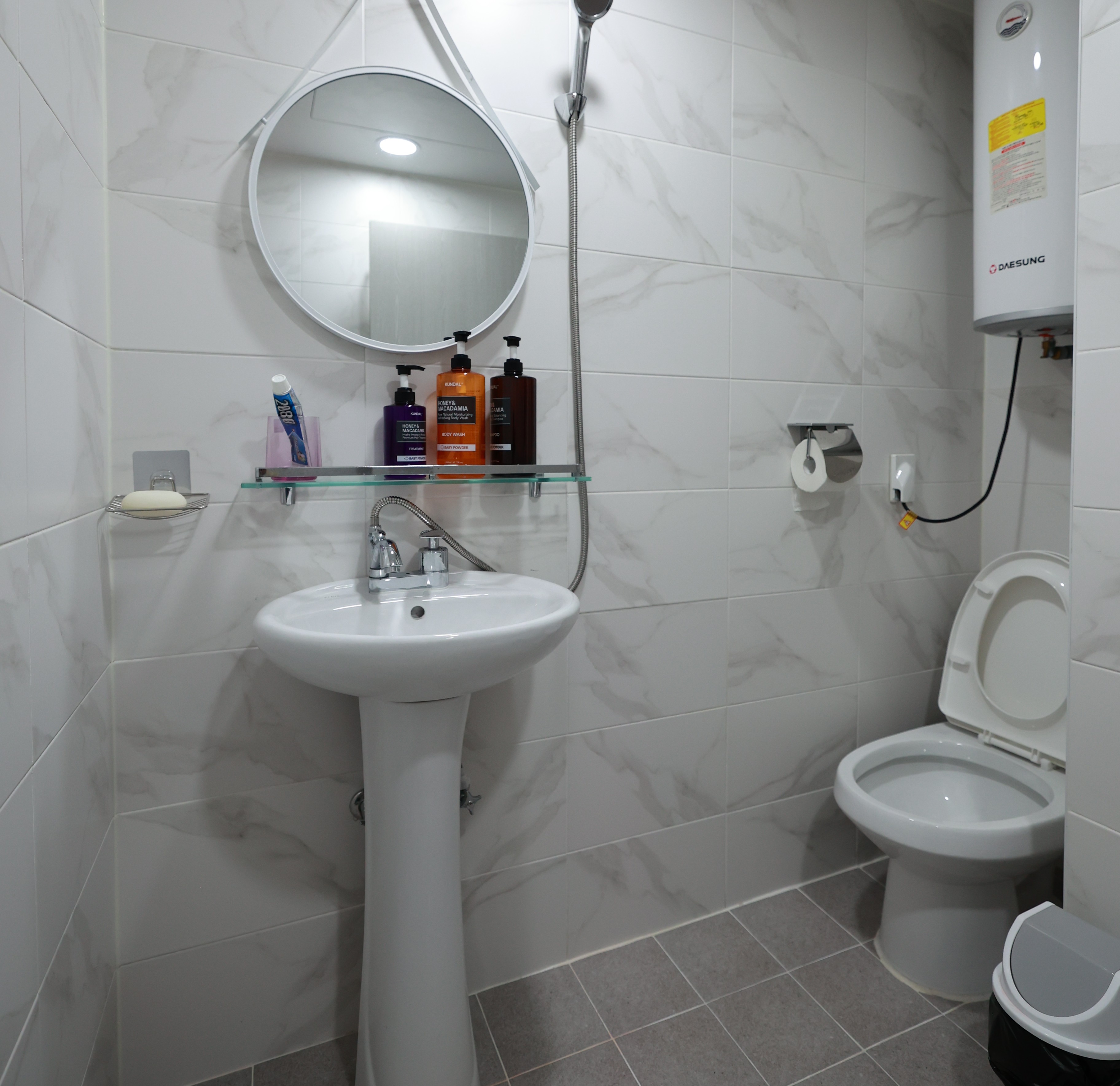 room detail thumbnail 1