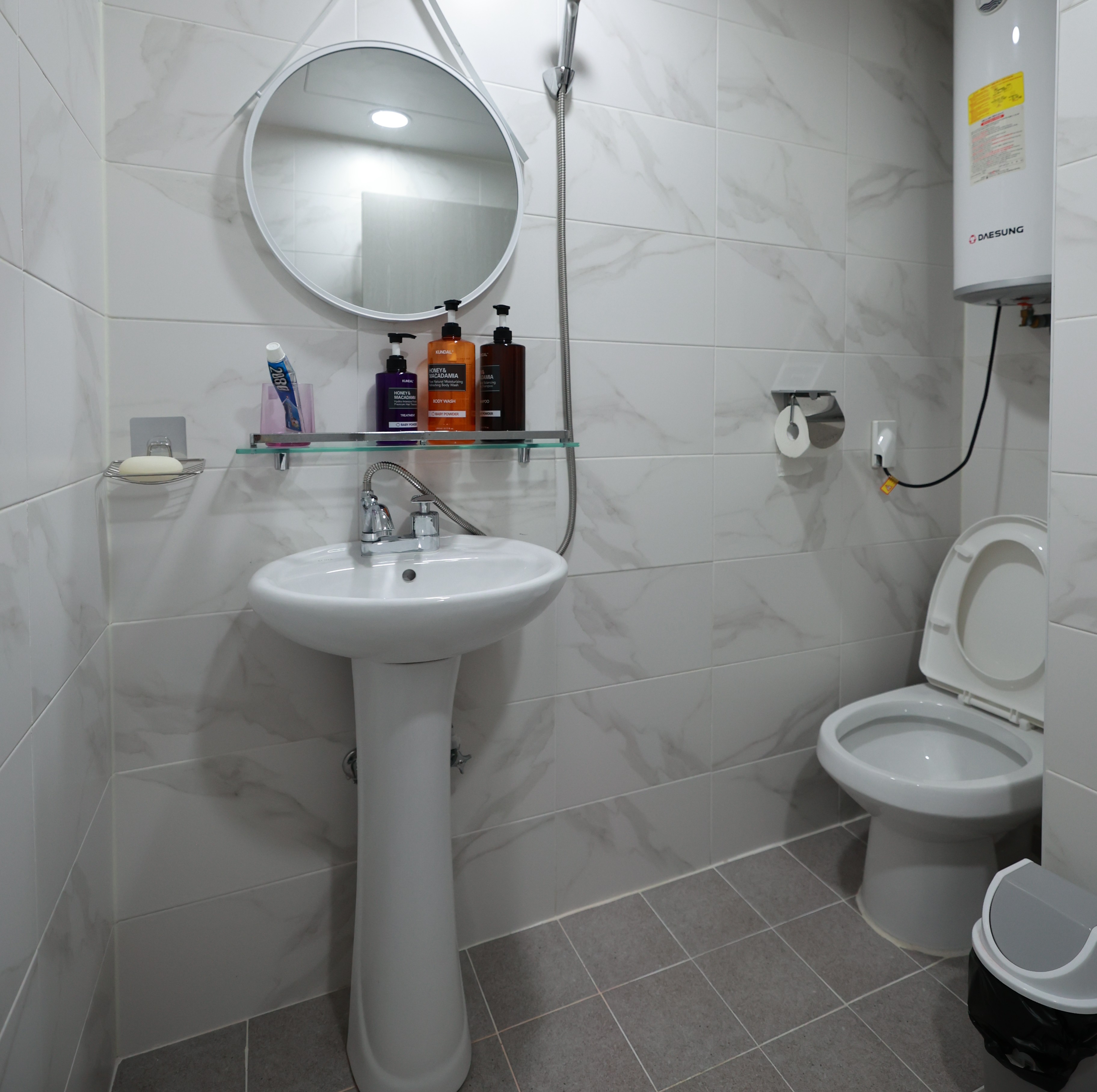 room detail thumbnail 1