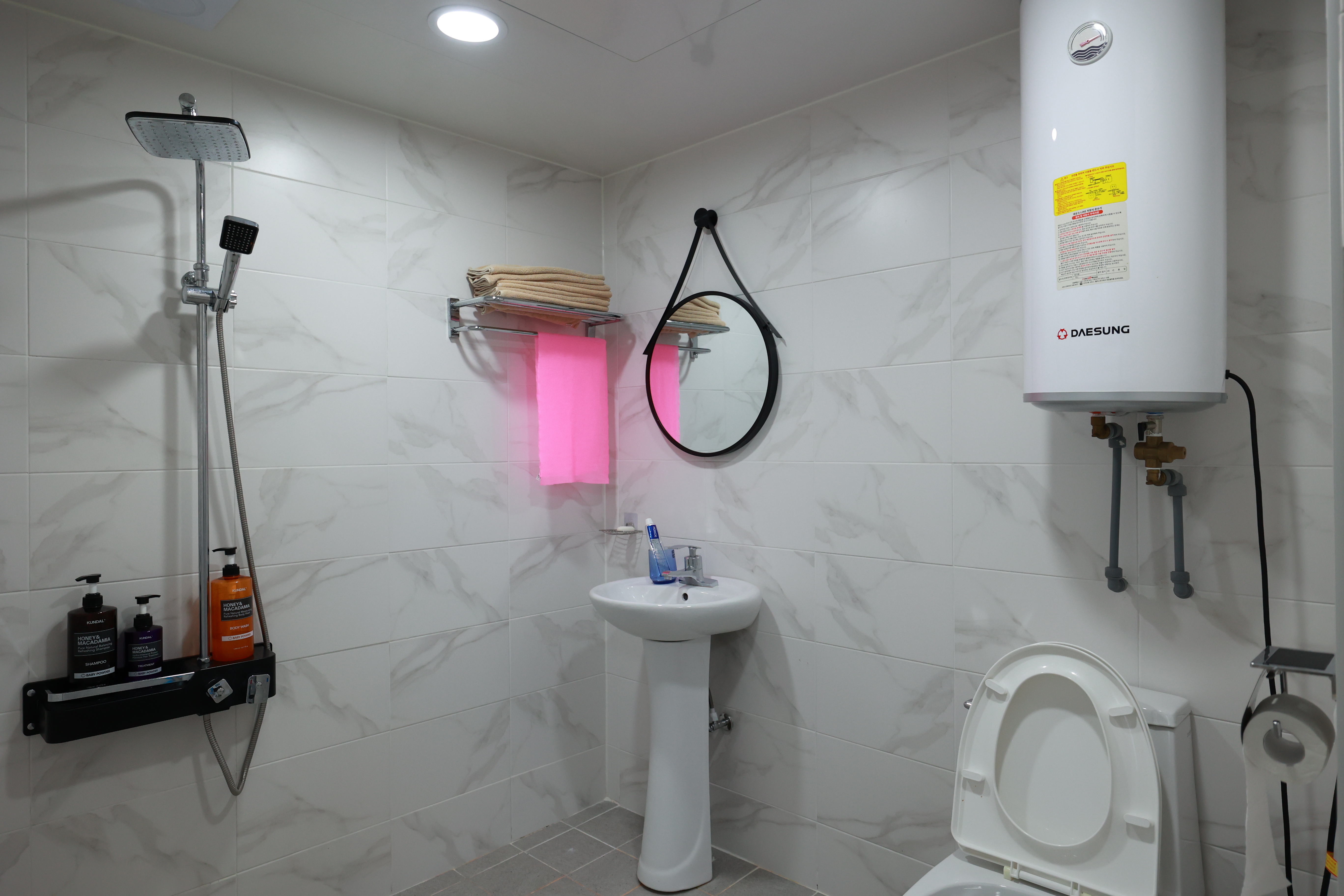 room detail thumbnail 2