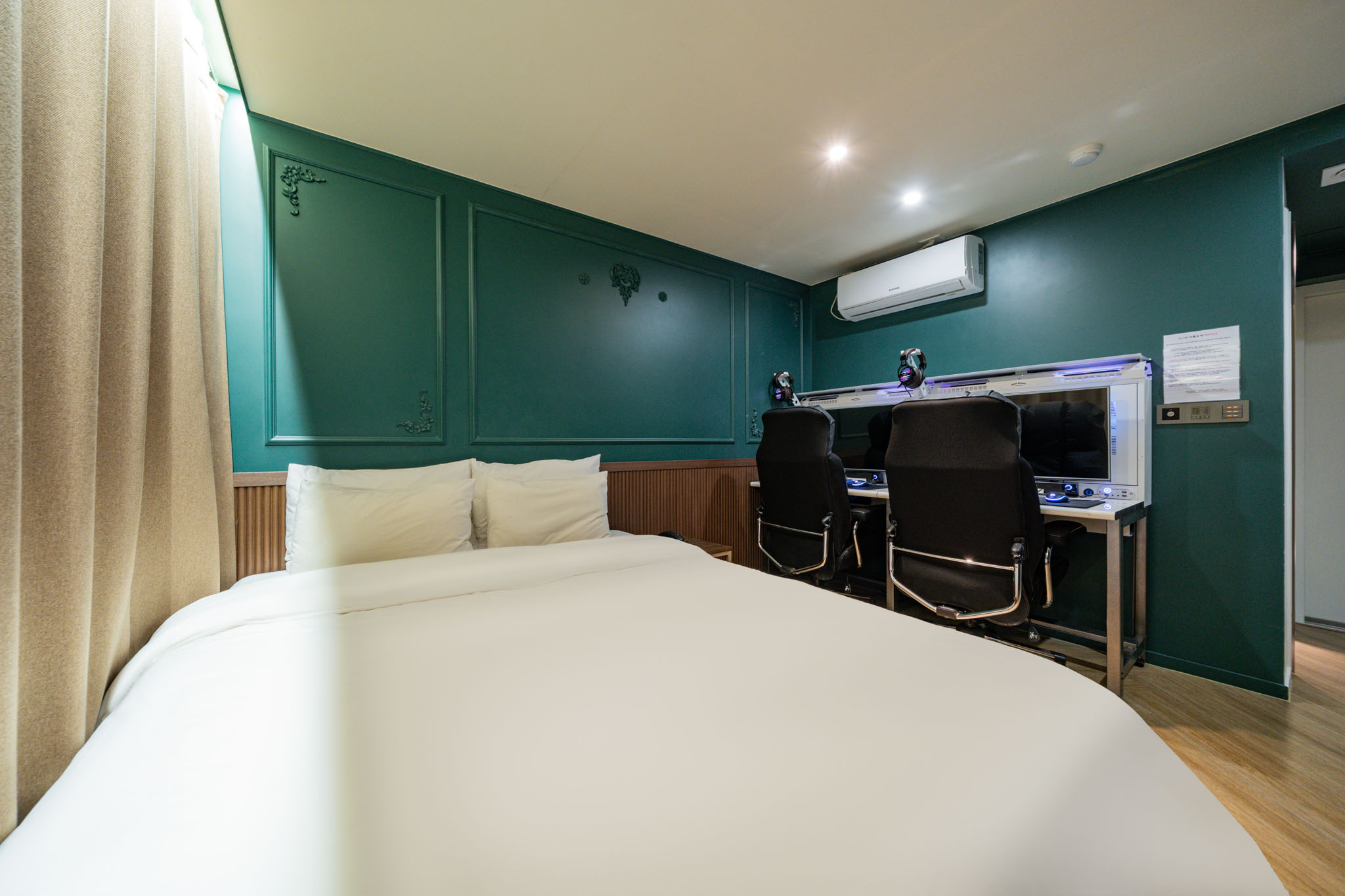 room detail thumbnail 2