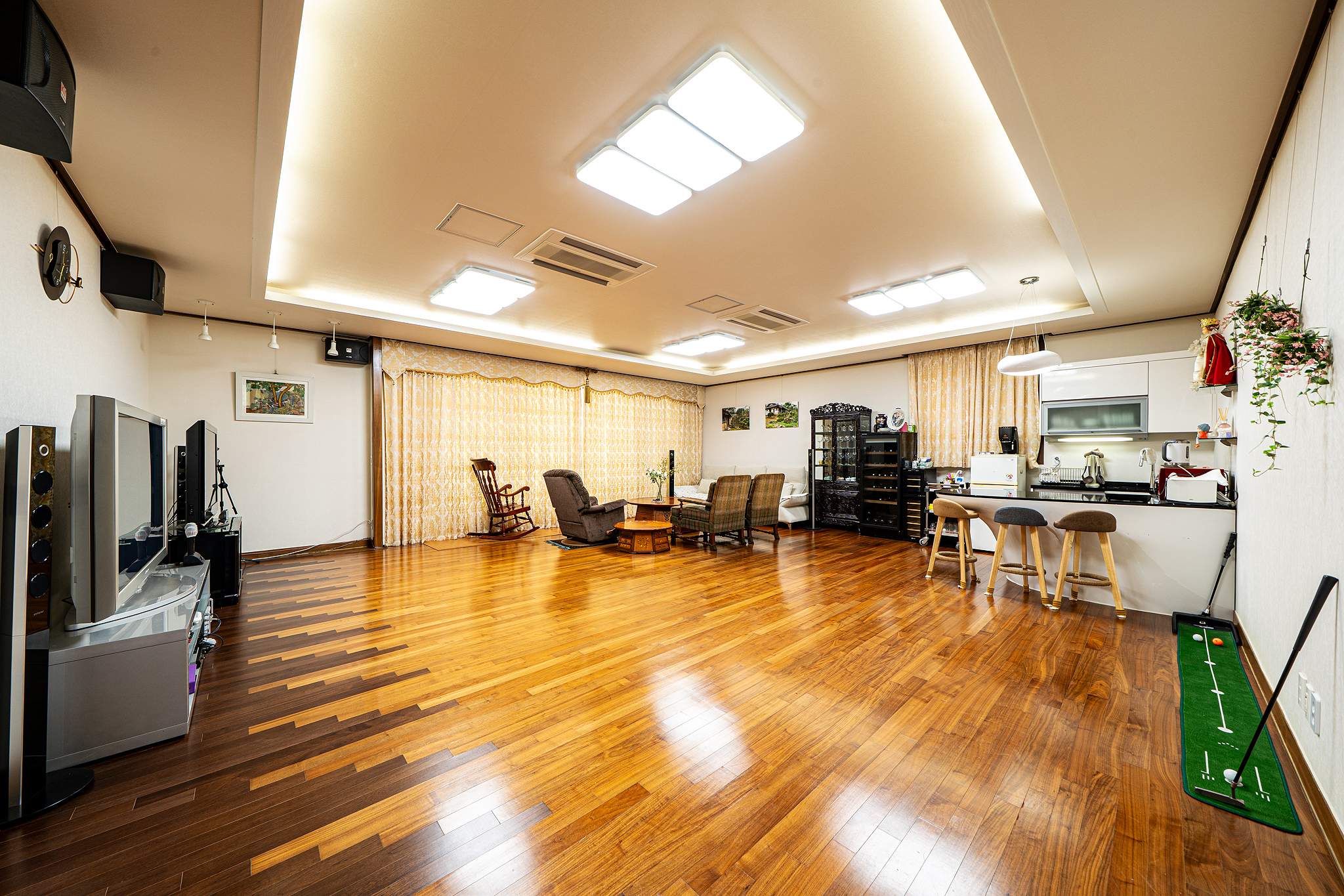 room detail thumbnail 1