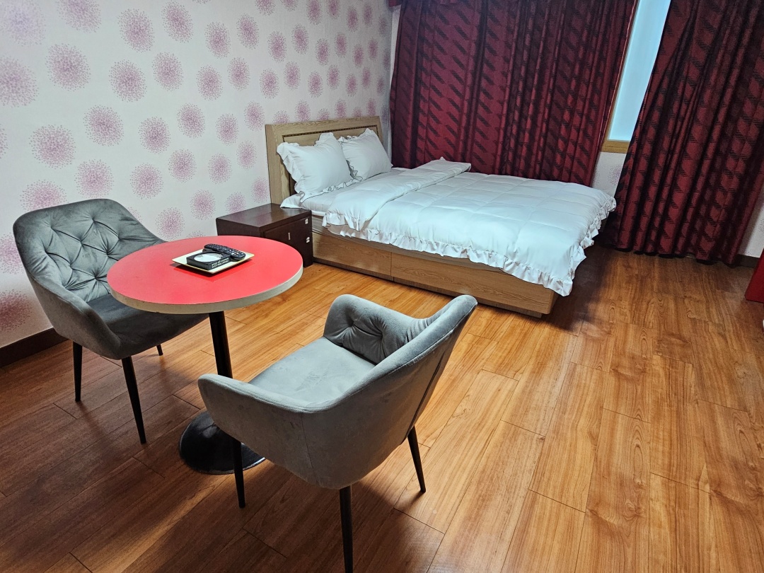 room detail thumbnail 0